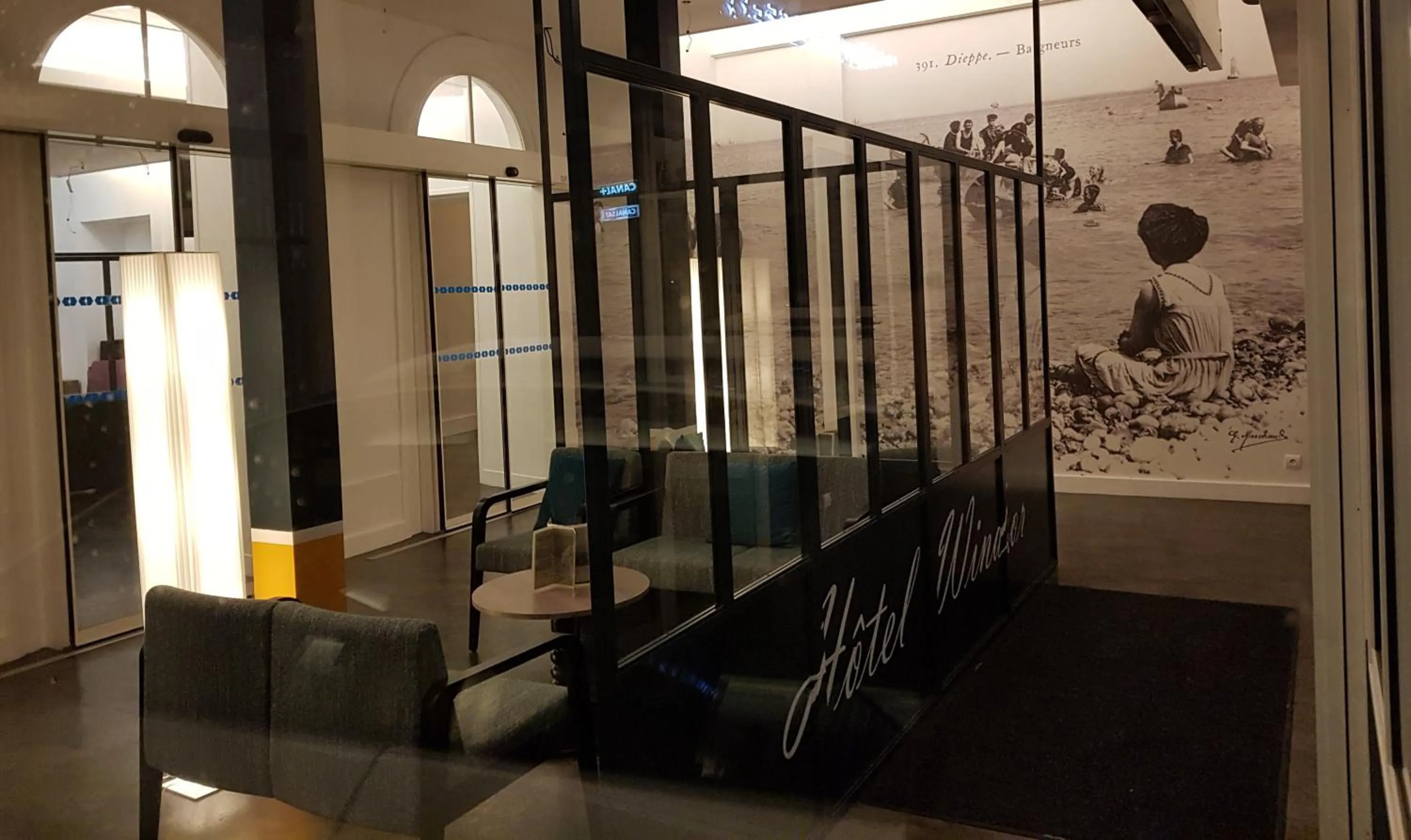 Lobby or reception in Hôtel Windsor Contact Hôtel