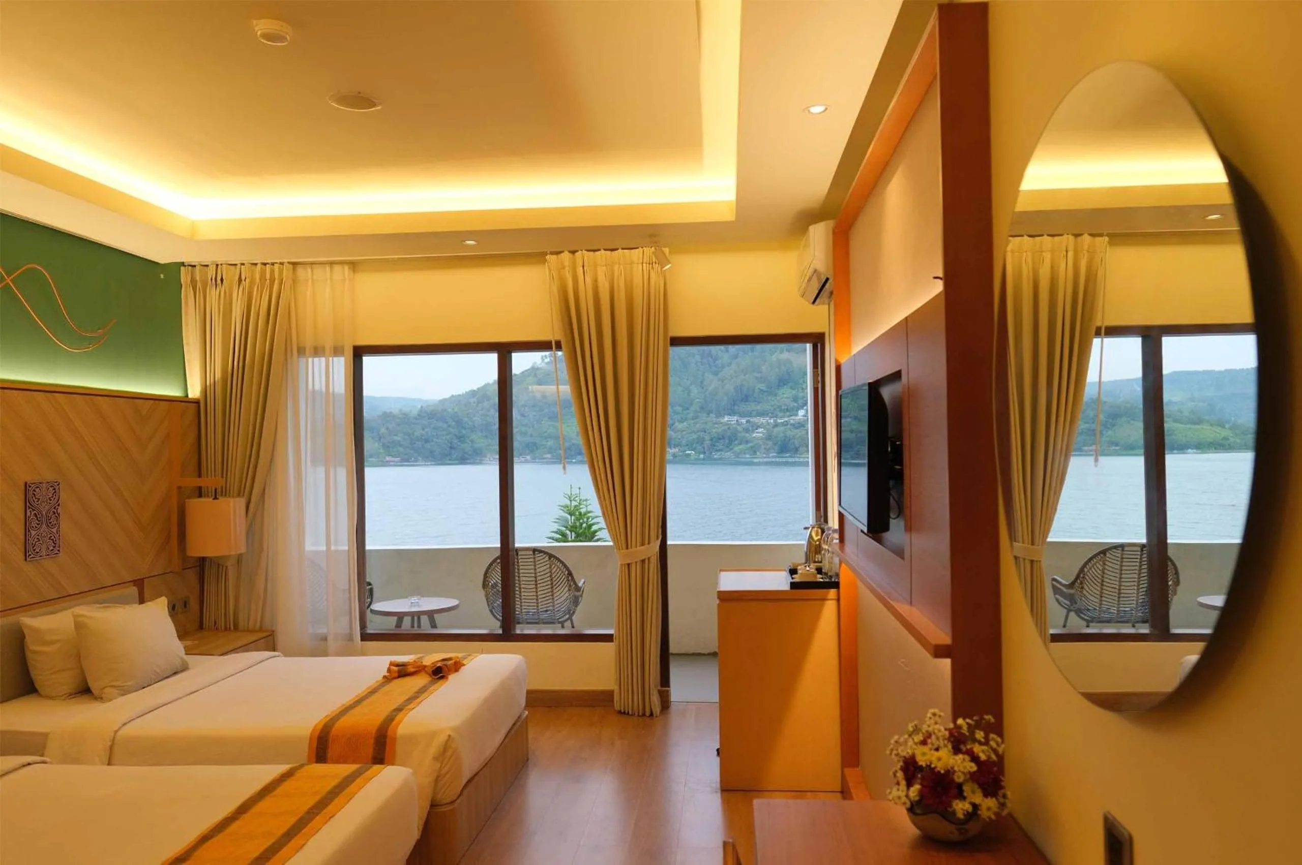 Photo of the whole room, Bed in Khas Parapat