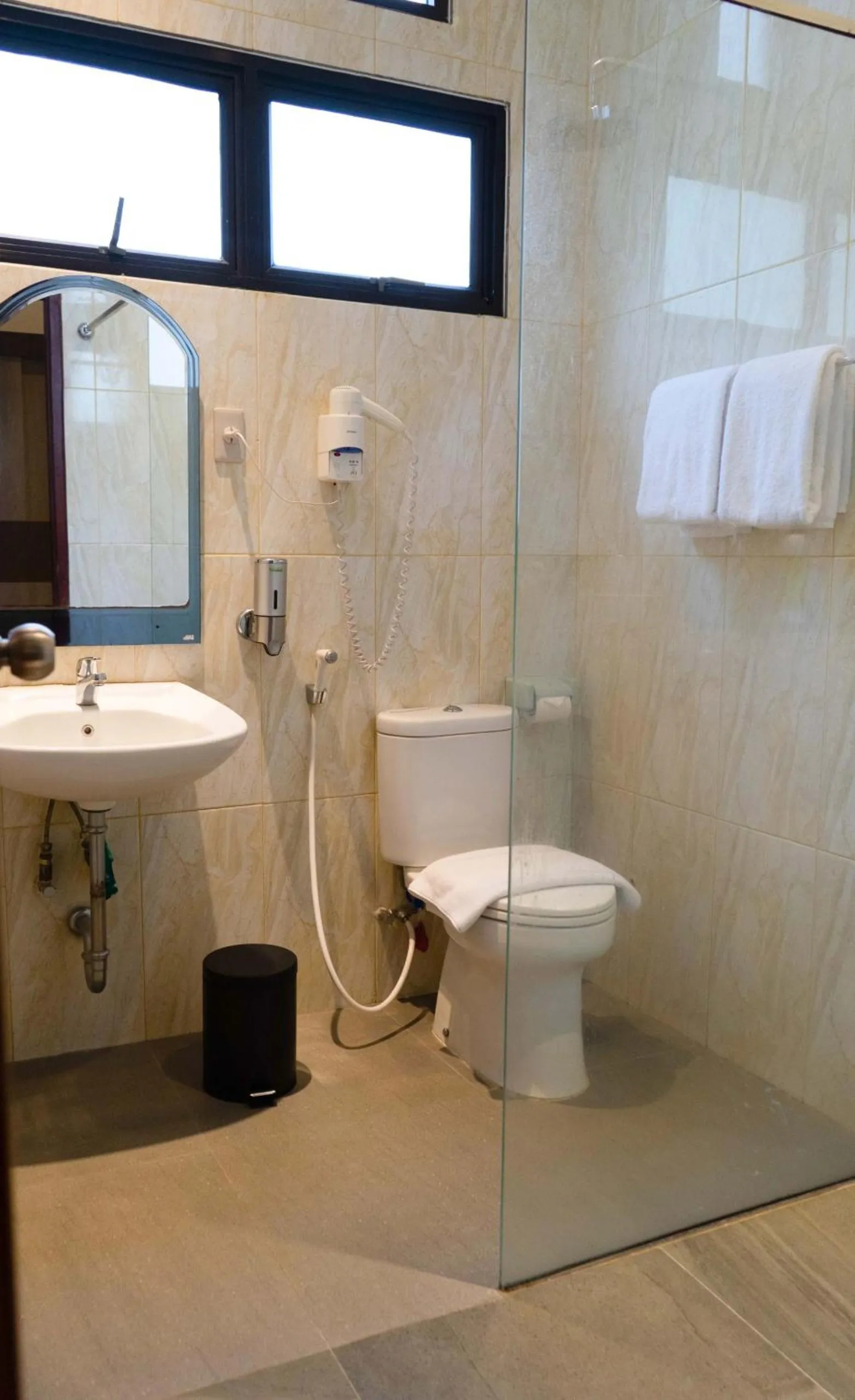 Shower in Khas Parapat