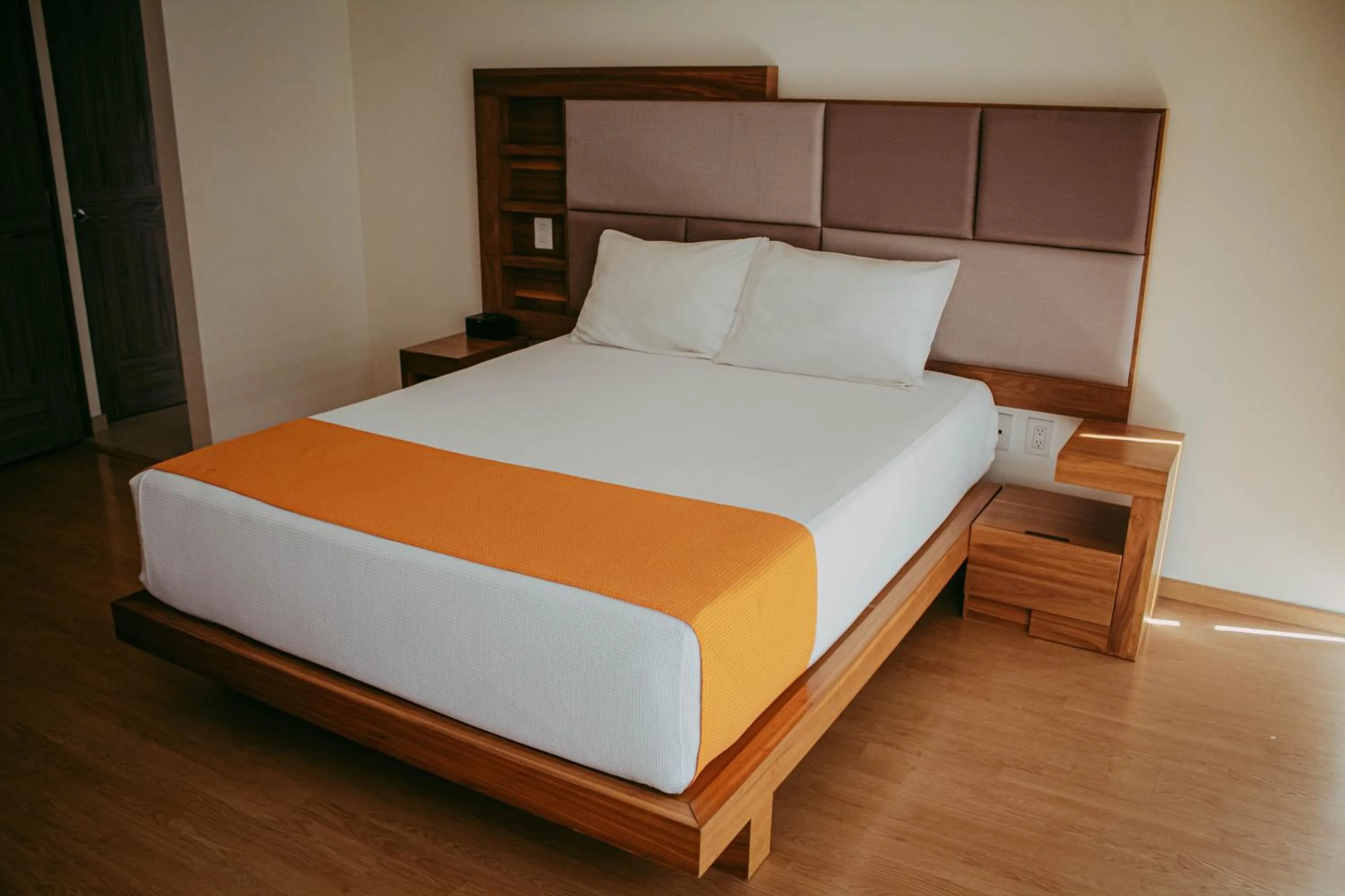 Bed in Millenium Plaza & Suites