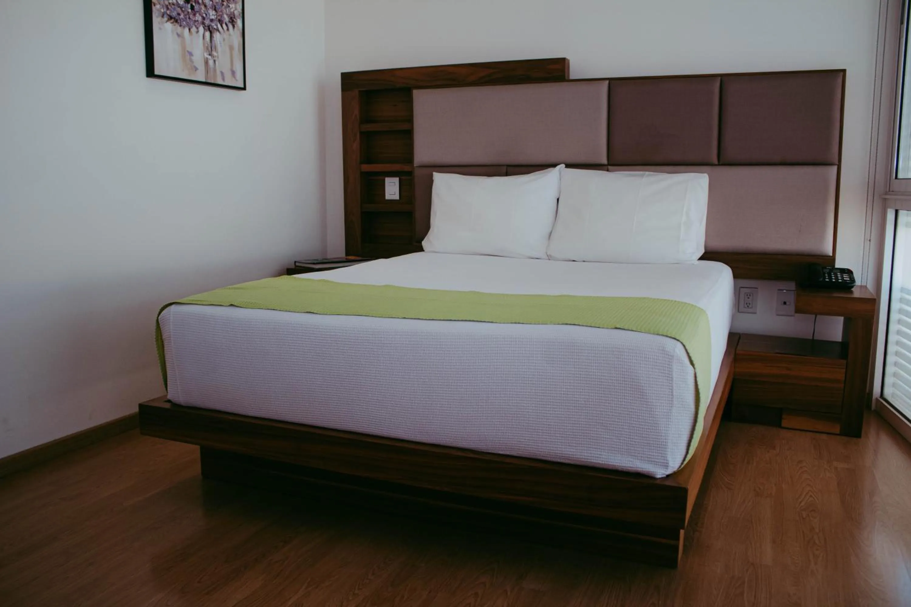 Bed in Millenium Plaza & Suites