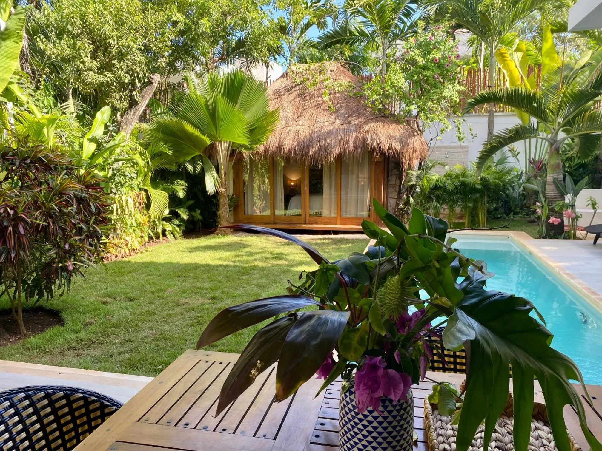 Garden in Luxury Private Villas , Private Pool, Private garden, Jacuzzi, 24hours security