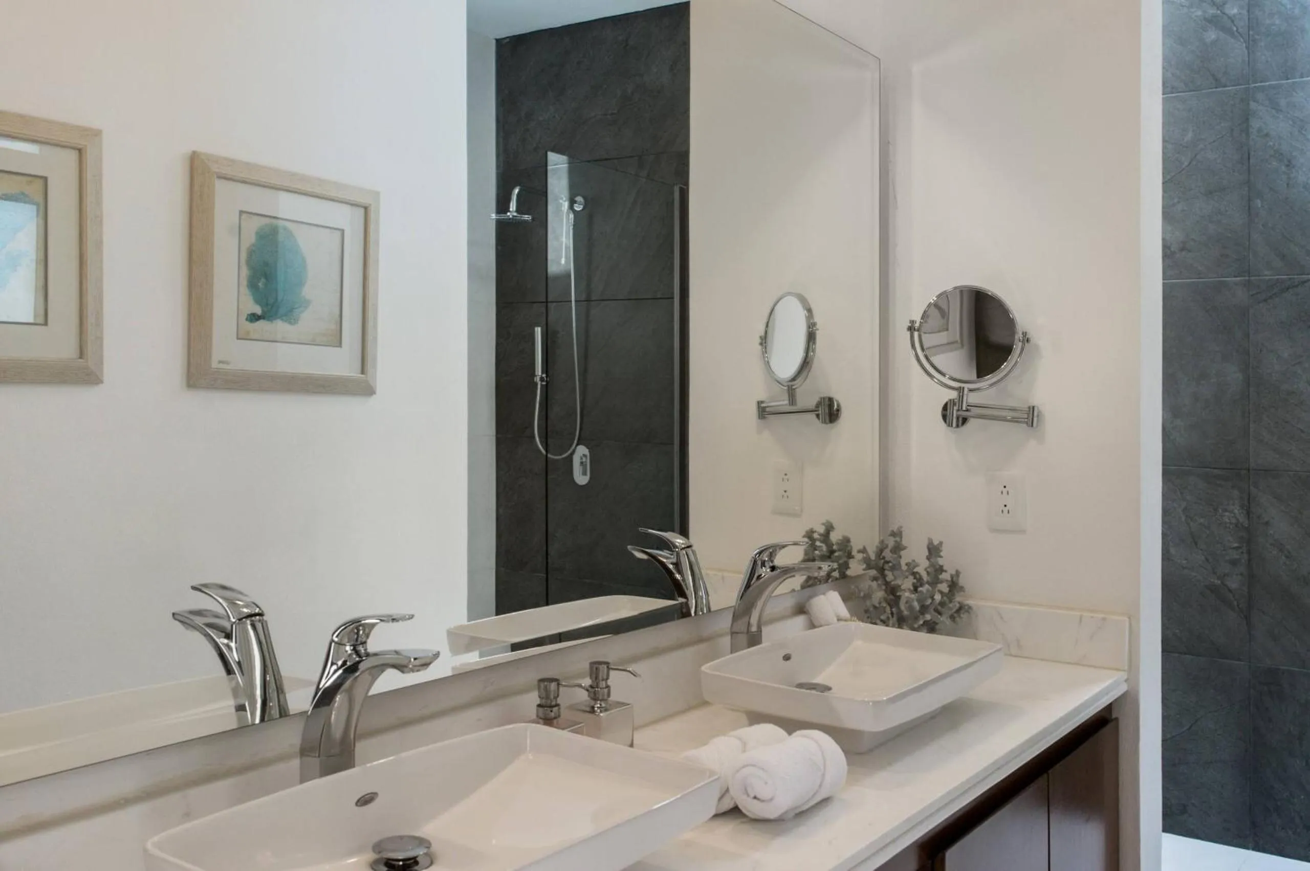 Bathroom in Luxury Private Villas , Private Pool, Private garden, Jacuzzi, 24hours security