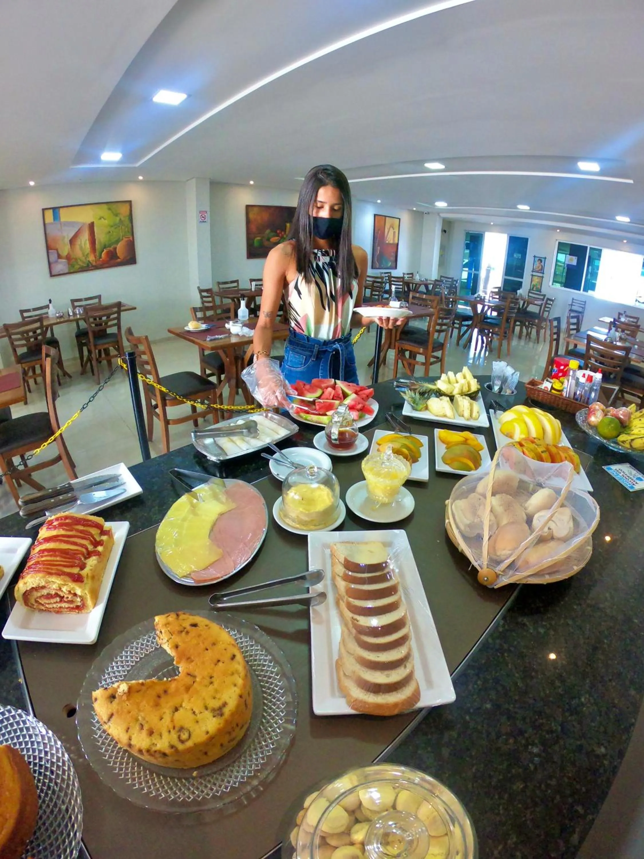 Restaurant/places to eat in Max Hotel