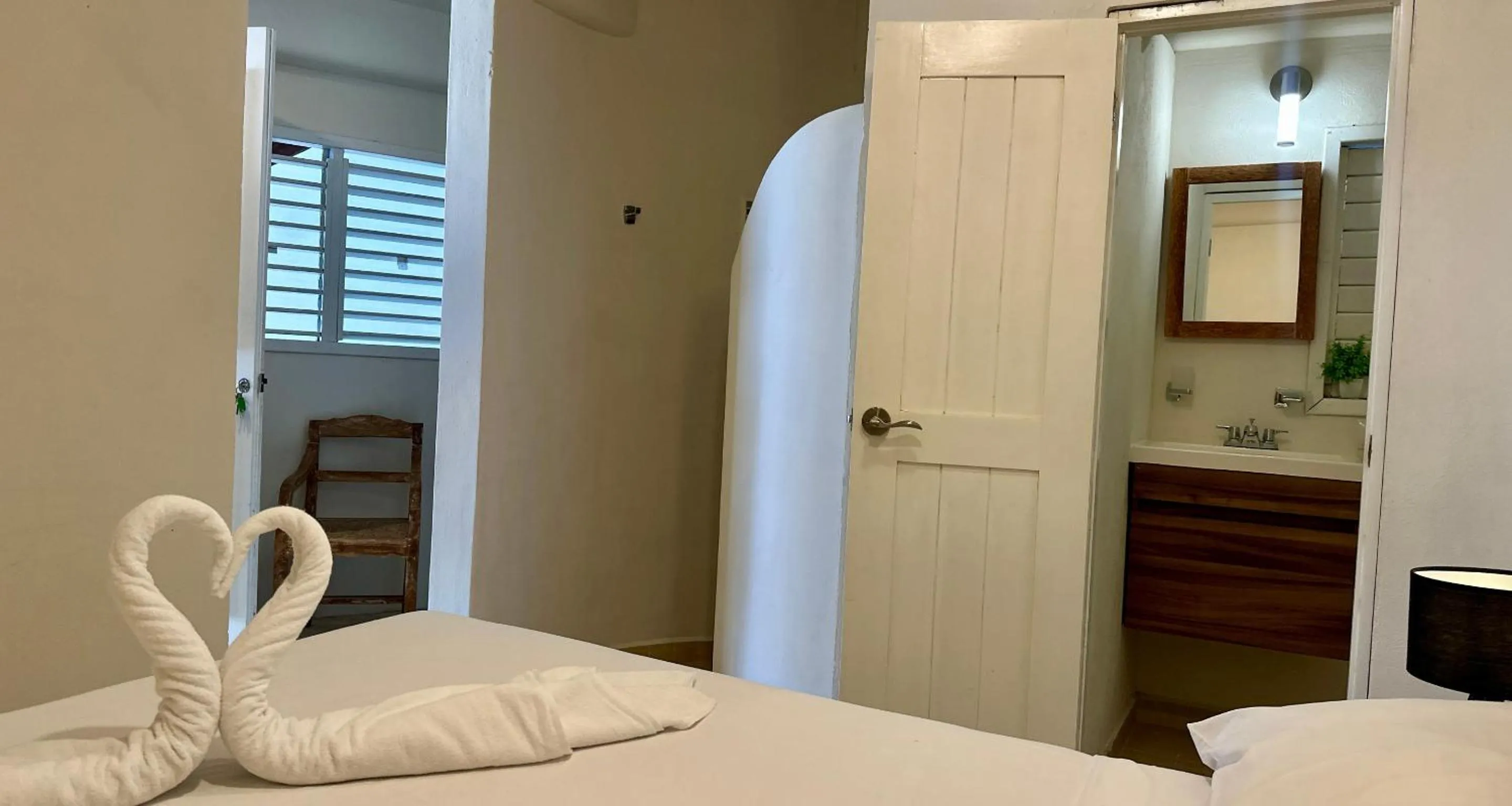 Photo of the whole room, Bed in Spirit Holbox