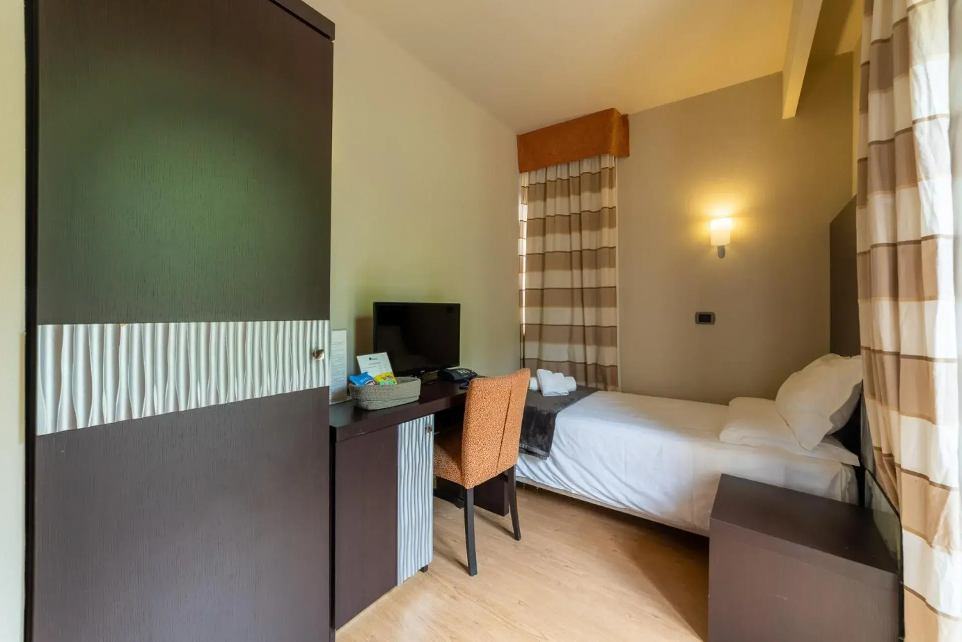 Single Room in Hotel Ristorante San Carlo Single Room in Hotel Ristorante San Carlo