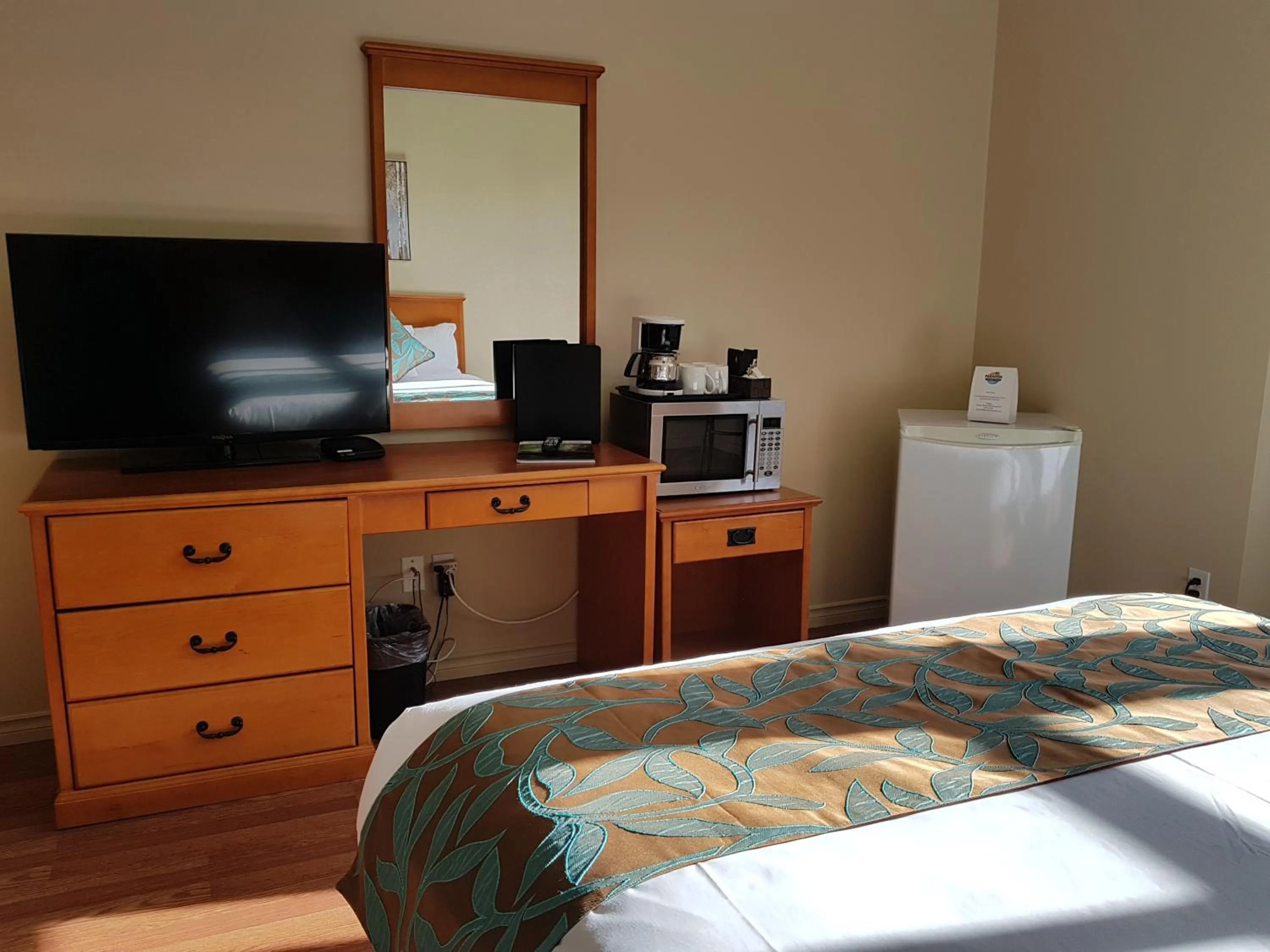 Queen Room with Two Queen Beds in Sunset Mountain Inn