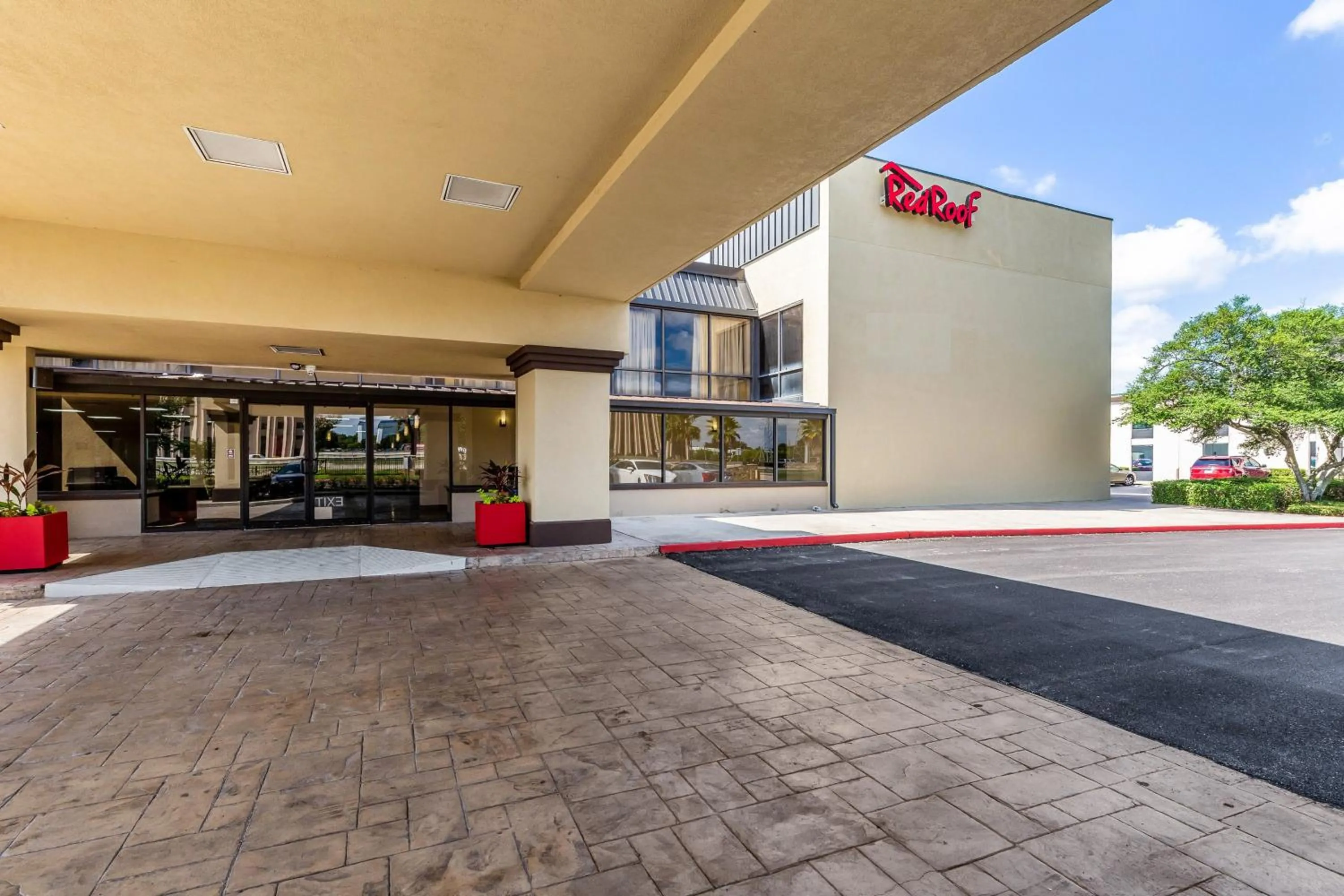 Property building in Red Roof Inn PLUS & Suites Houston - IAH Airport SW
