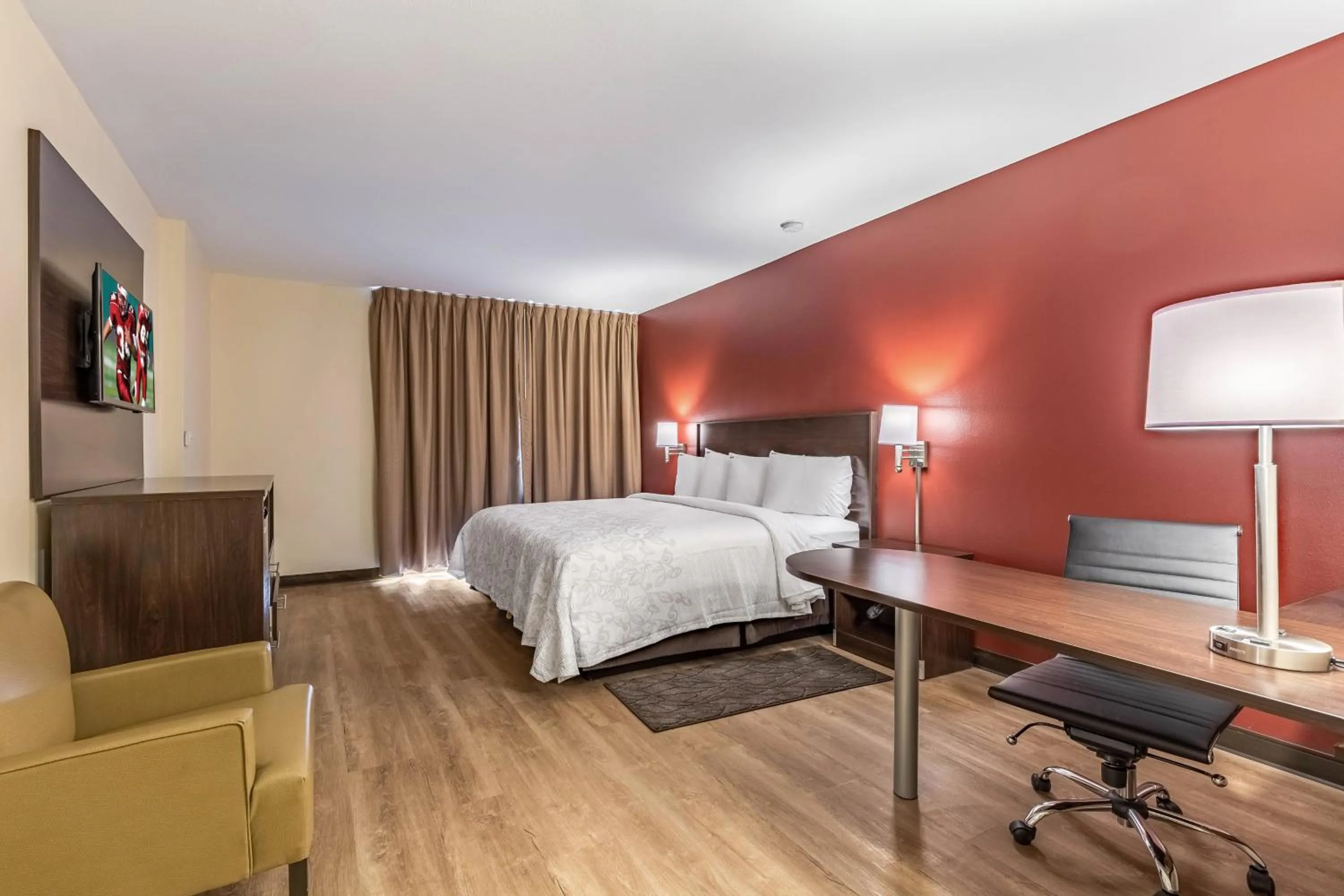 Photo of the whole room, Bed in Red Roof Inn PLUS & Suites Houston - IAH Airport SW
