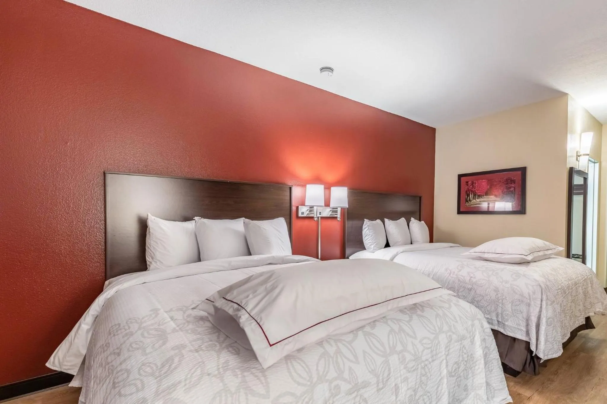 Photo of the whole room, Bed in Red Roof Inn PLUS & Suites Houston - IAH Airport SW