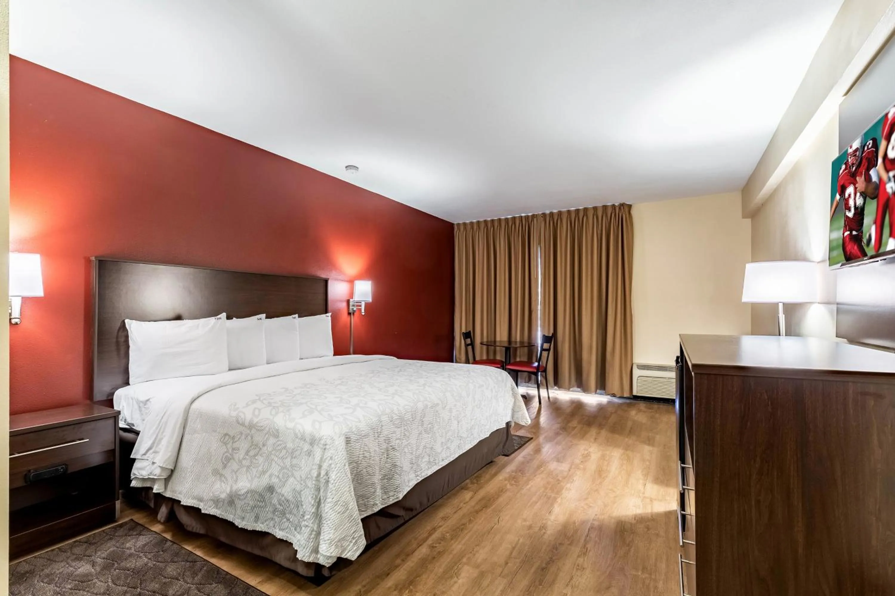 Photo of the whole room, Bed in Red Roof Inn PLUS & Suites Houston - IAH Airport SW
