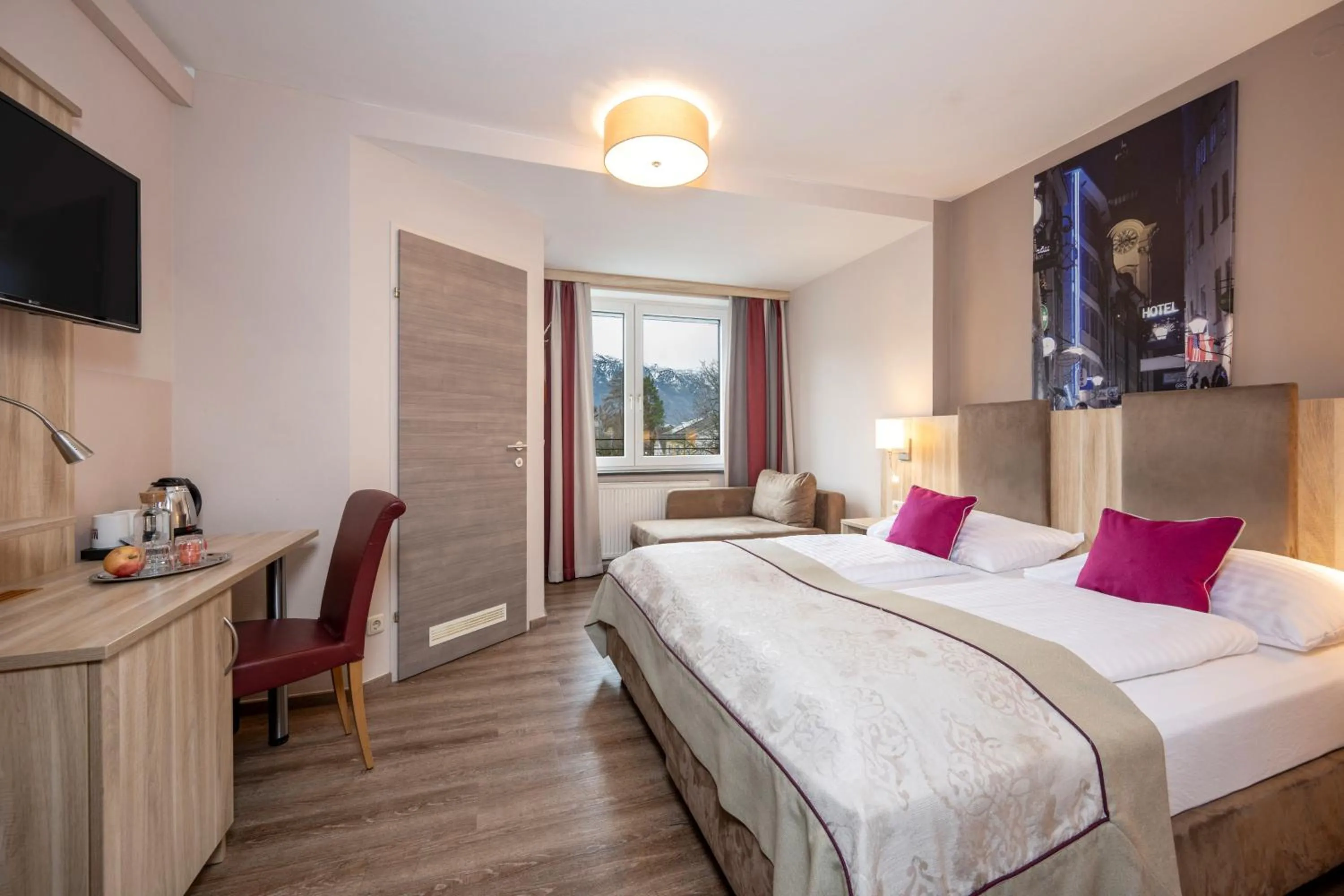 Photo of the whole room, Bed in HOTEL junior by MAX 70