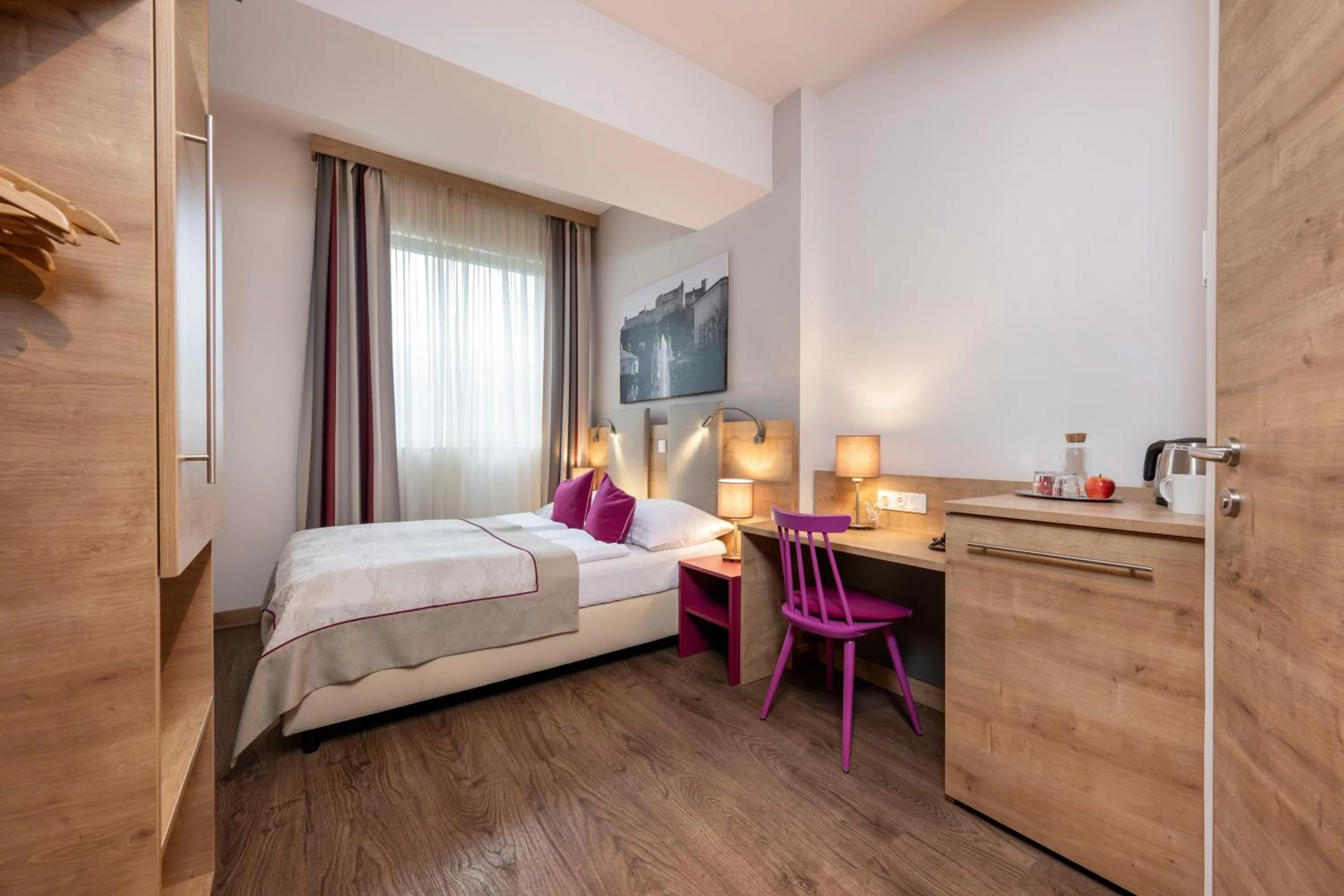 TV and multimedia, Bed in HOTEL junior by MAX 70