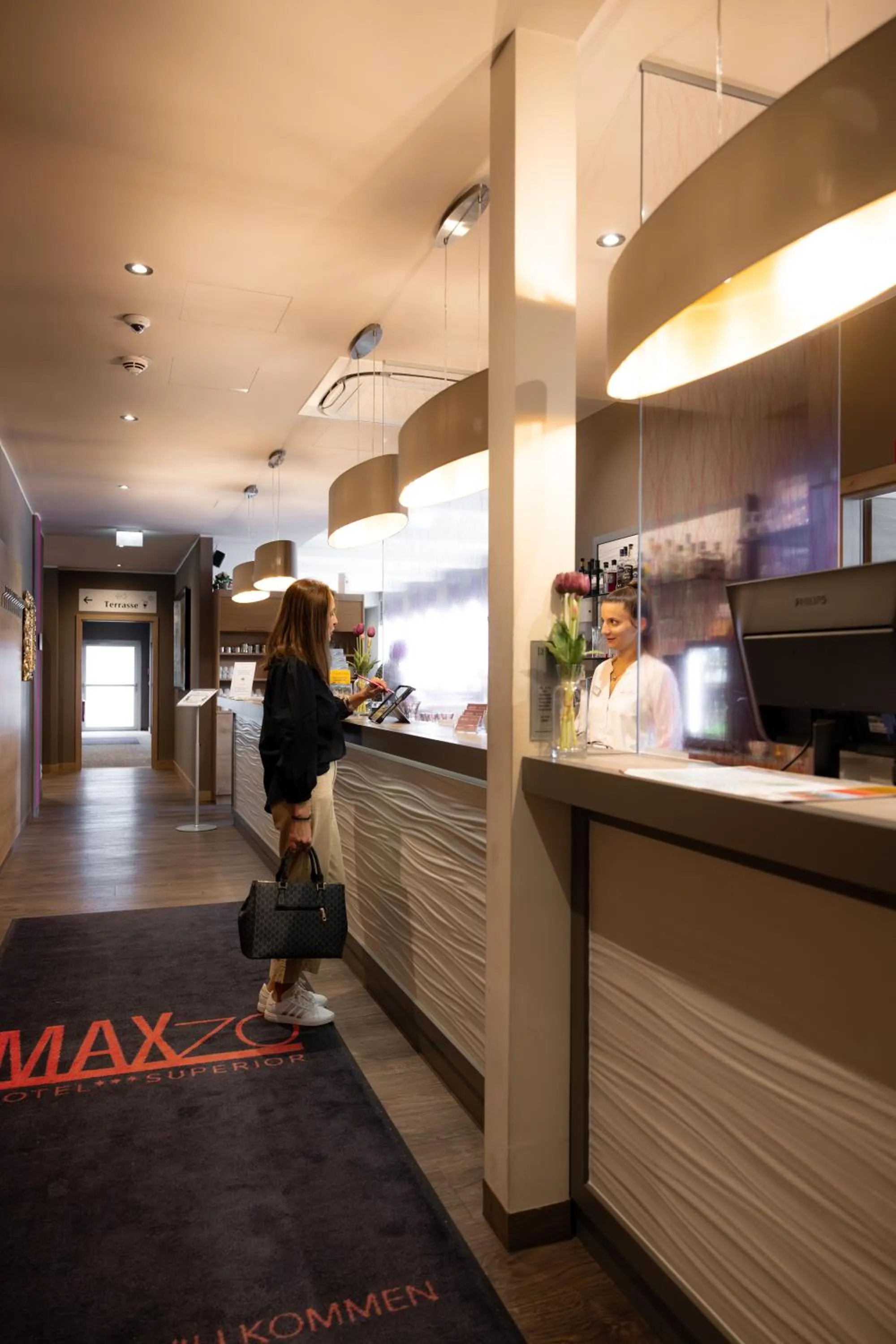 People in HOTEL junior by MAX 70