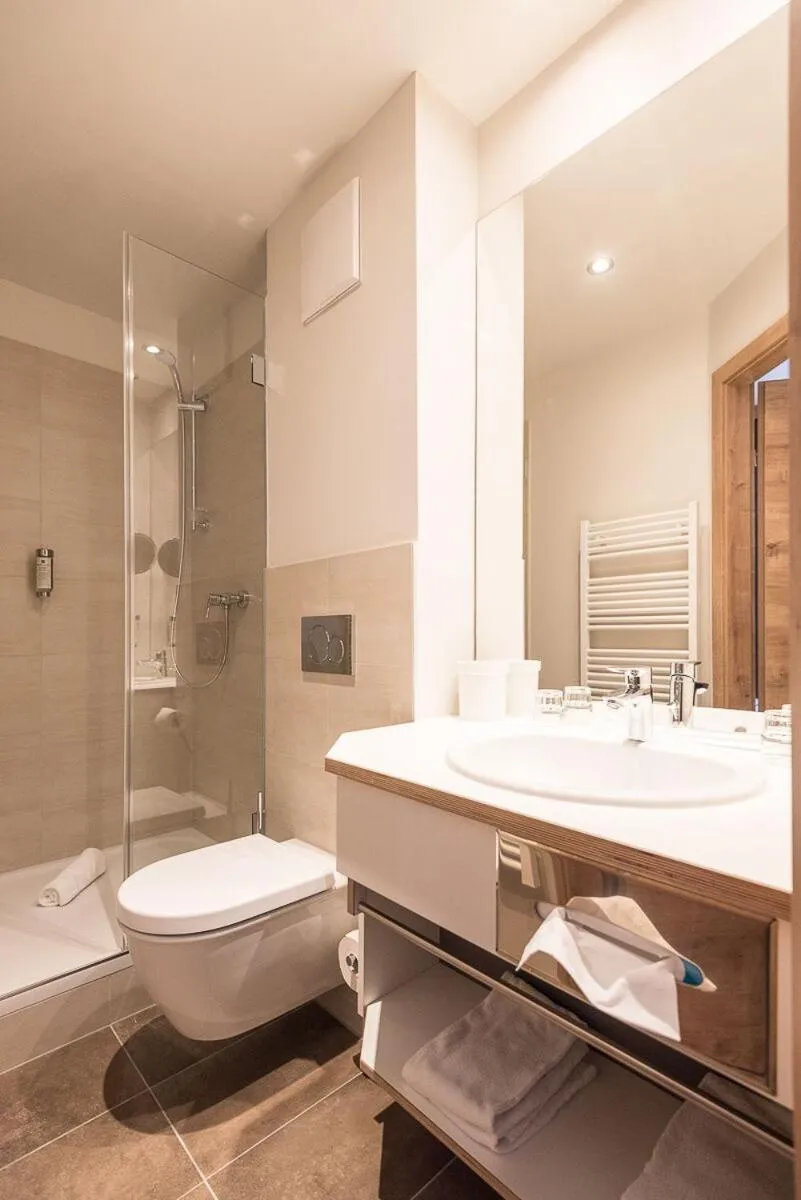 Shower in HOTEL junior by MAX 70