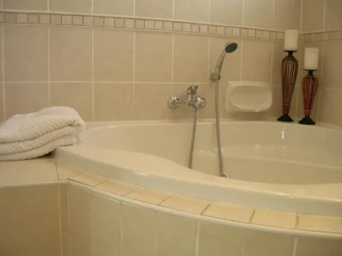 Bathroom in Elizabeth Lodge