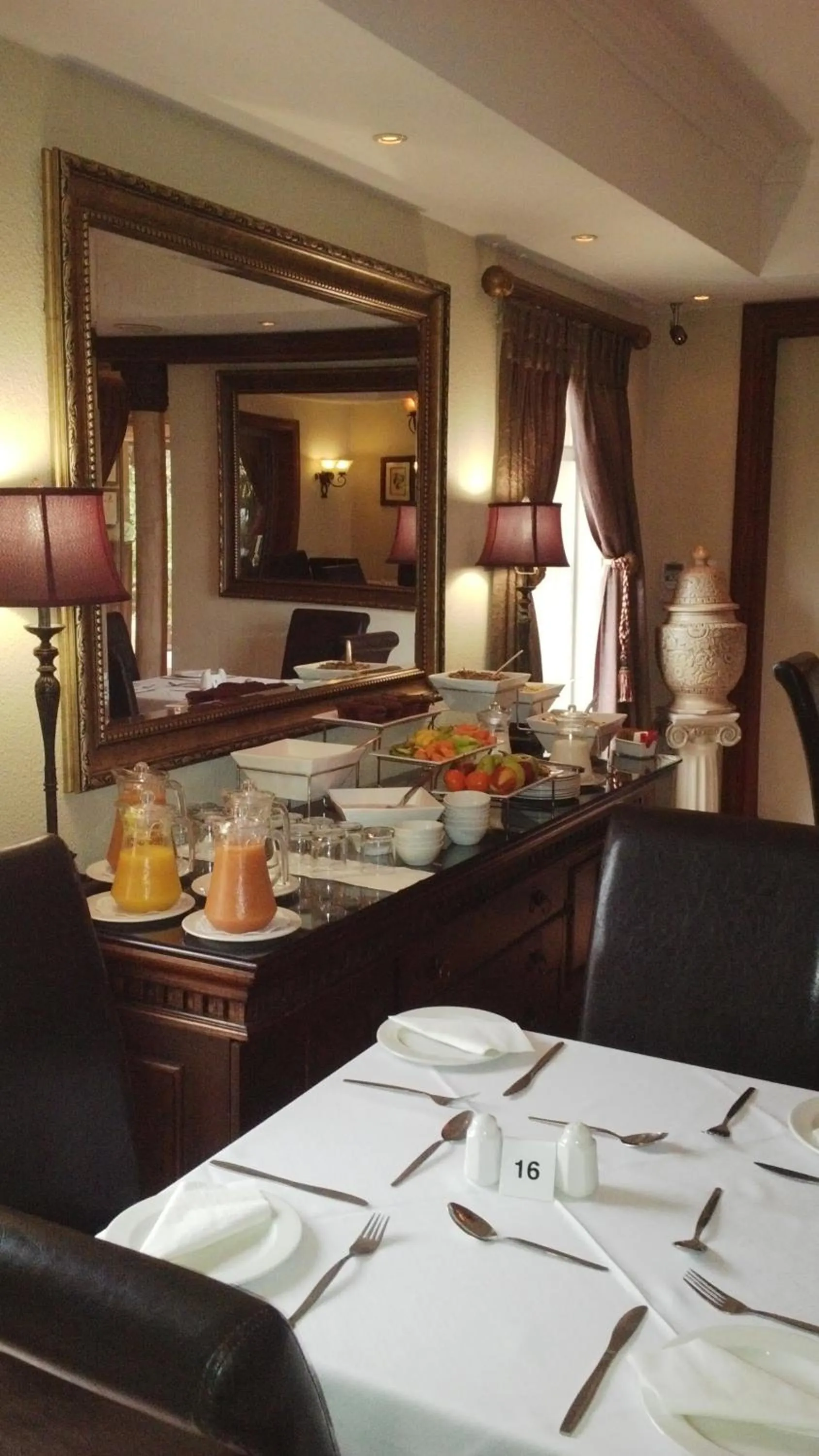 Food and drinks in Elizabeth Lodge