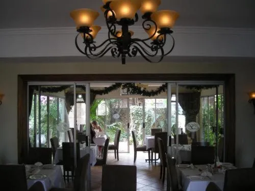 Restaurant/places to eat in Elizabeth Lodge