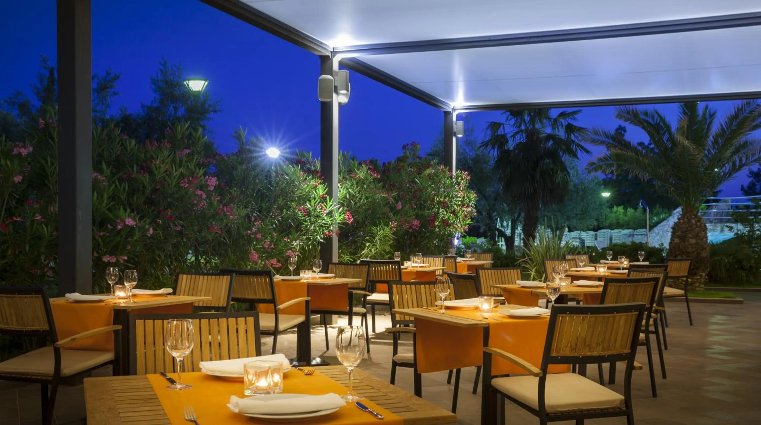 Restaurant/places to eat in Aminess Vival Maestral Hotel