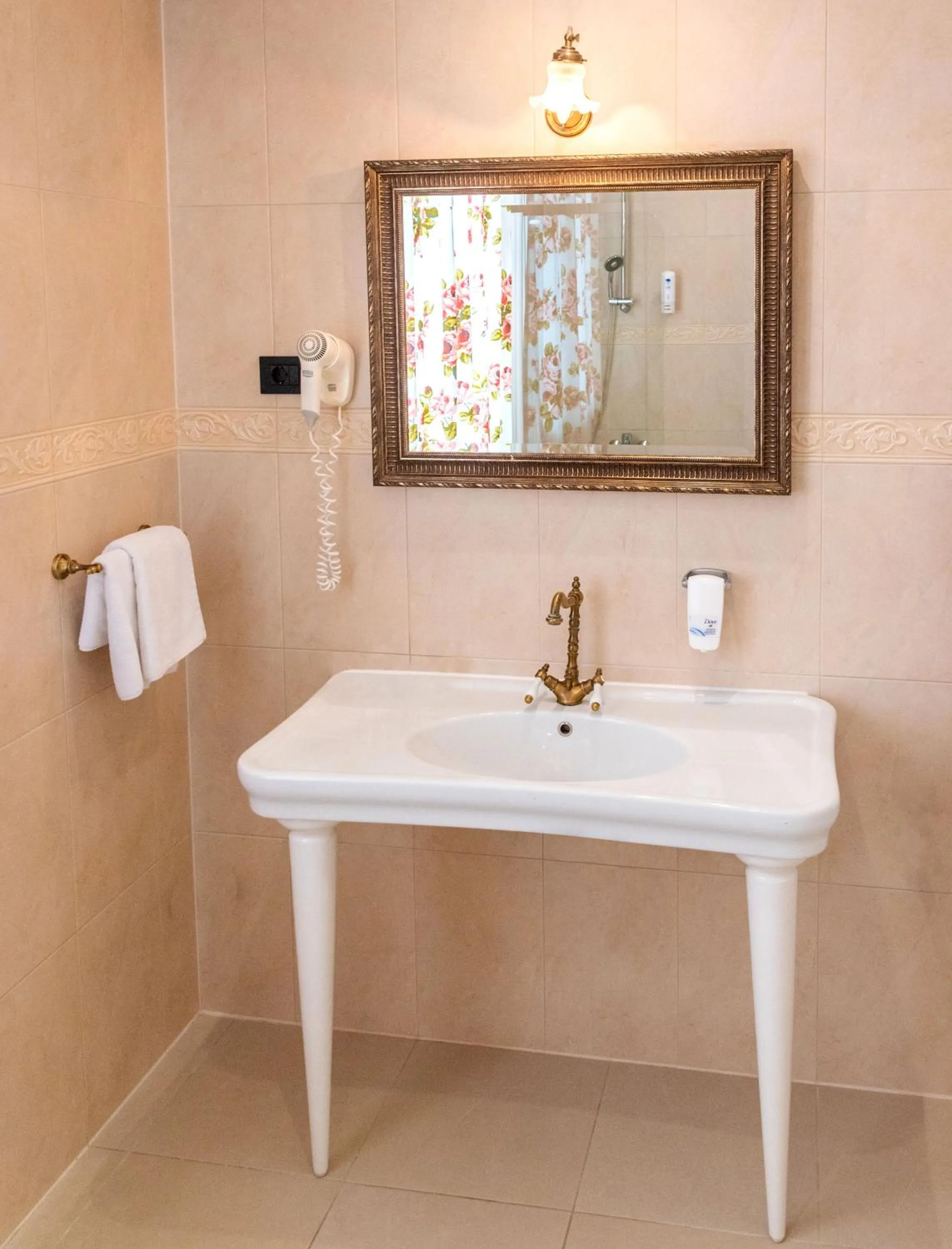 Bathroom in Hotel Grace