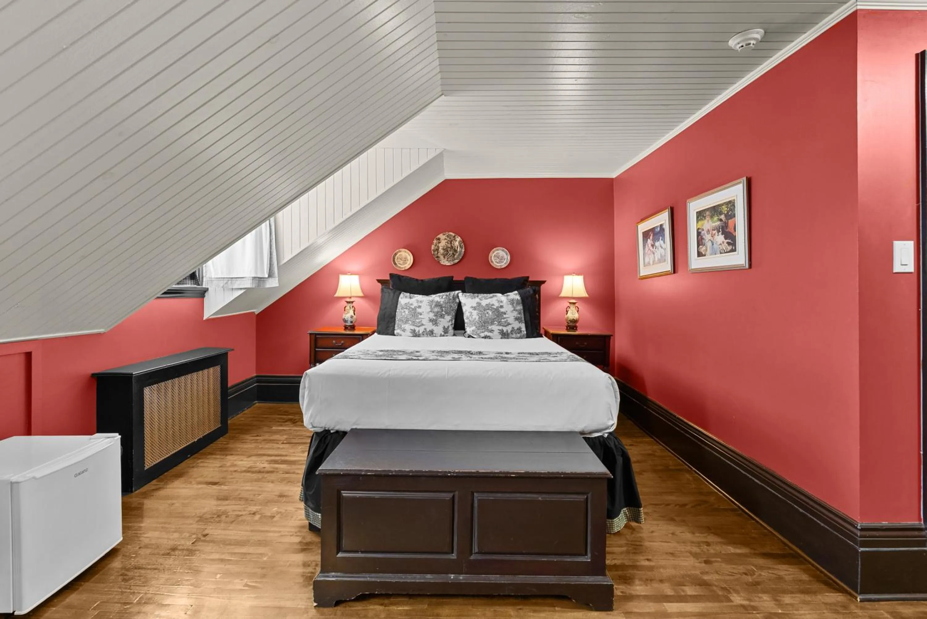 Bedroom, Bed in Le Clos Saint-Louis - Par Aneyro