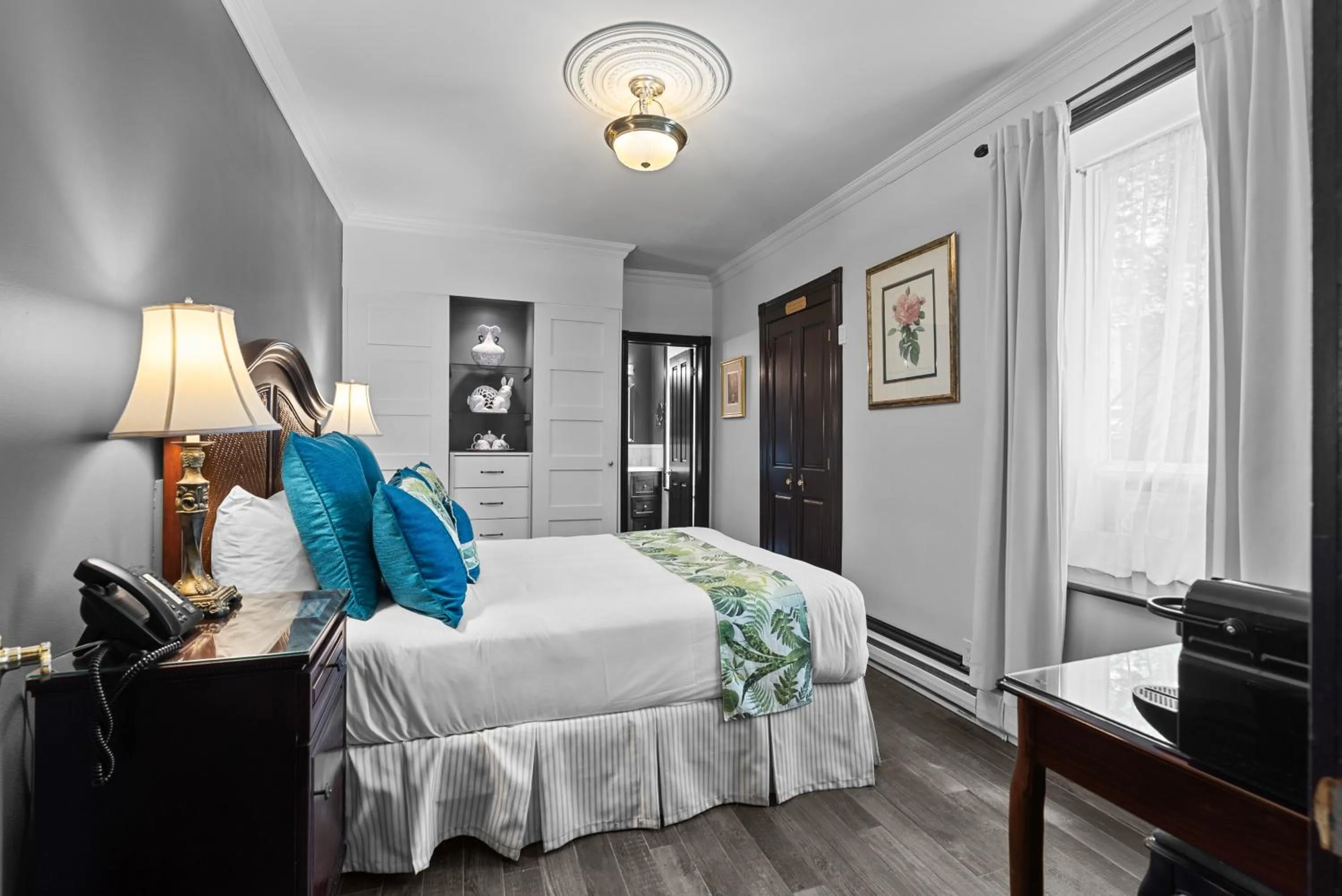 Bedroom, Bed in Le Clos Saint-Louis - Par Aneyro