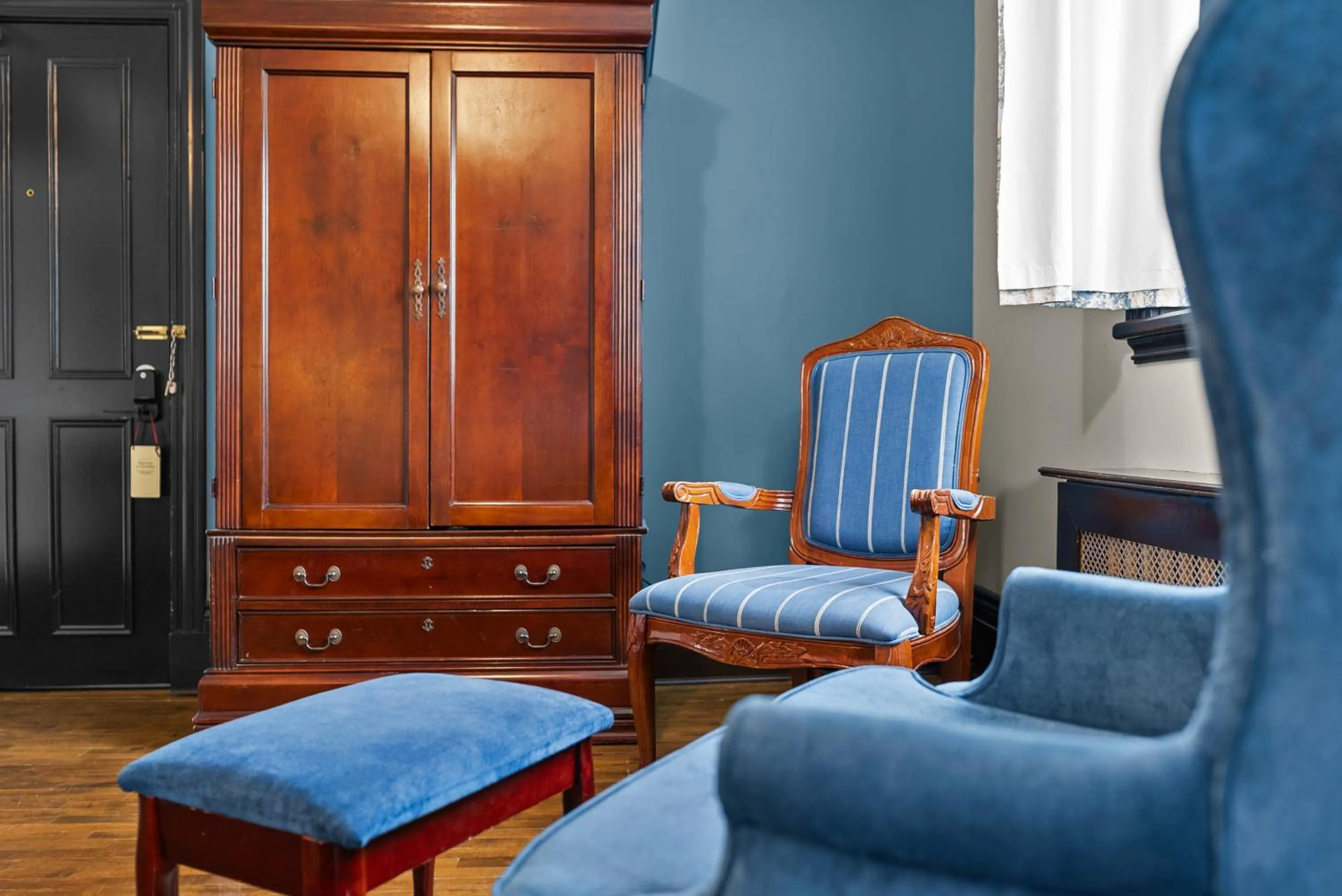 Seating area in Le Clos Saint-Louis - Par Aneyro