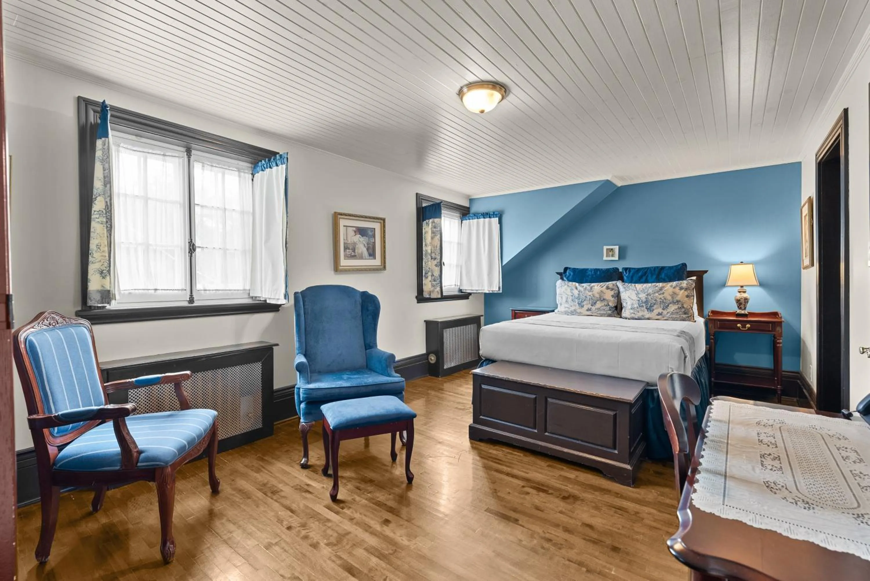 Bedroom, Bed in Le Clos Saint-Louis - Par Aneyro