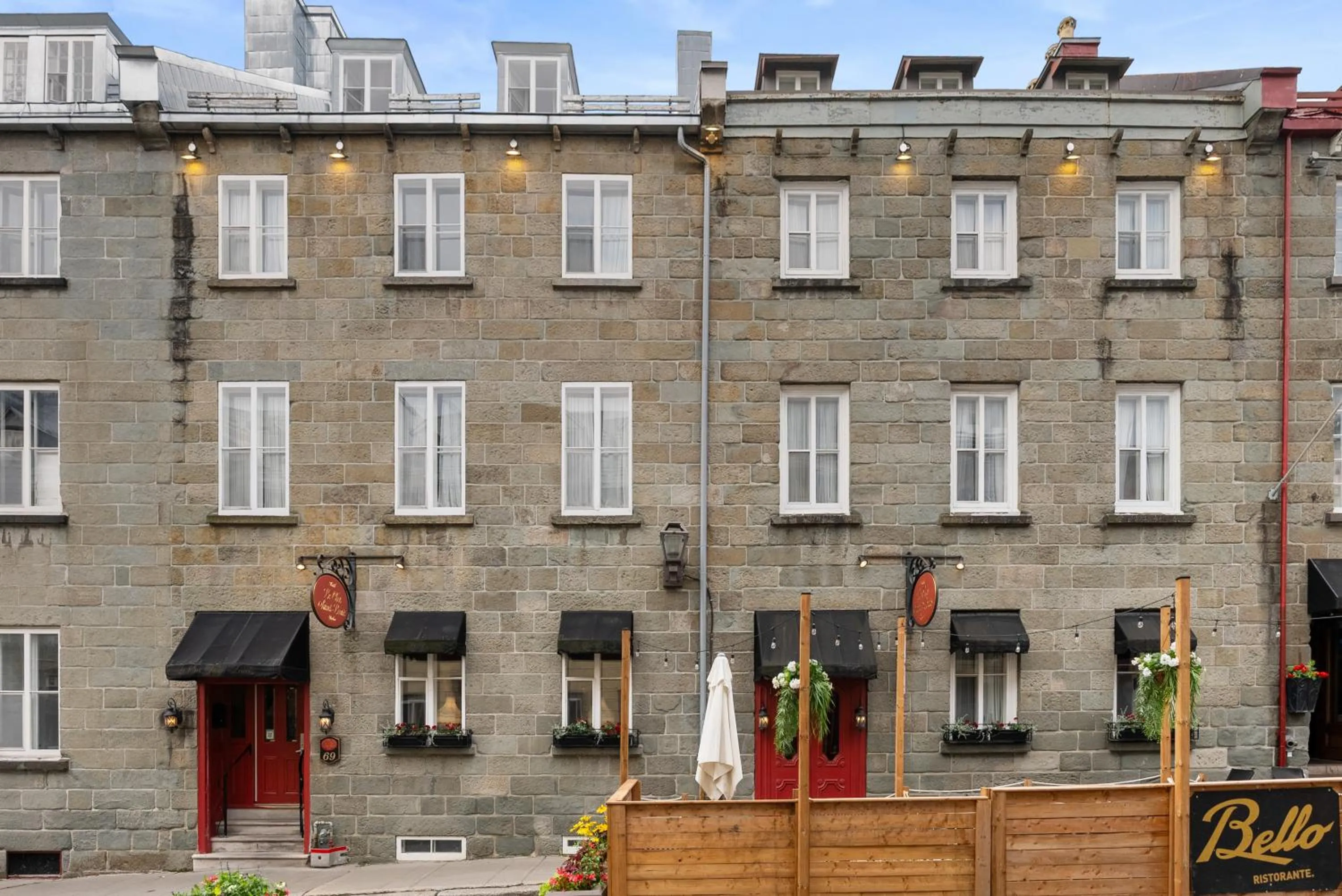 Property building in Le Clos Saint-Louis - Par Aneyro