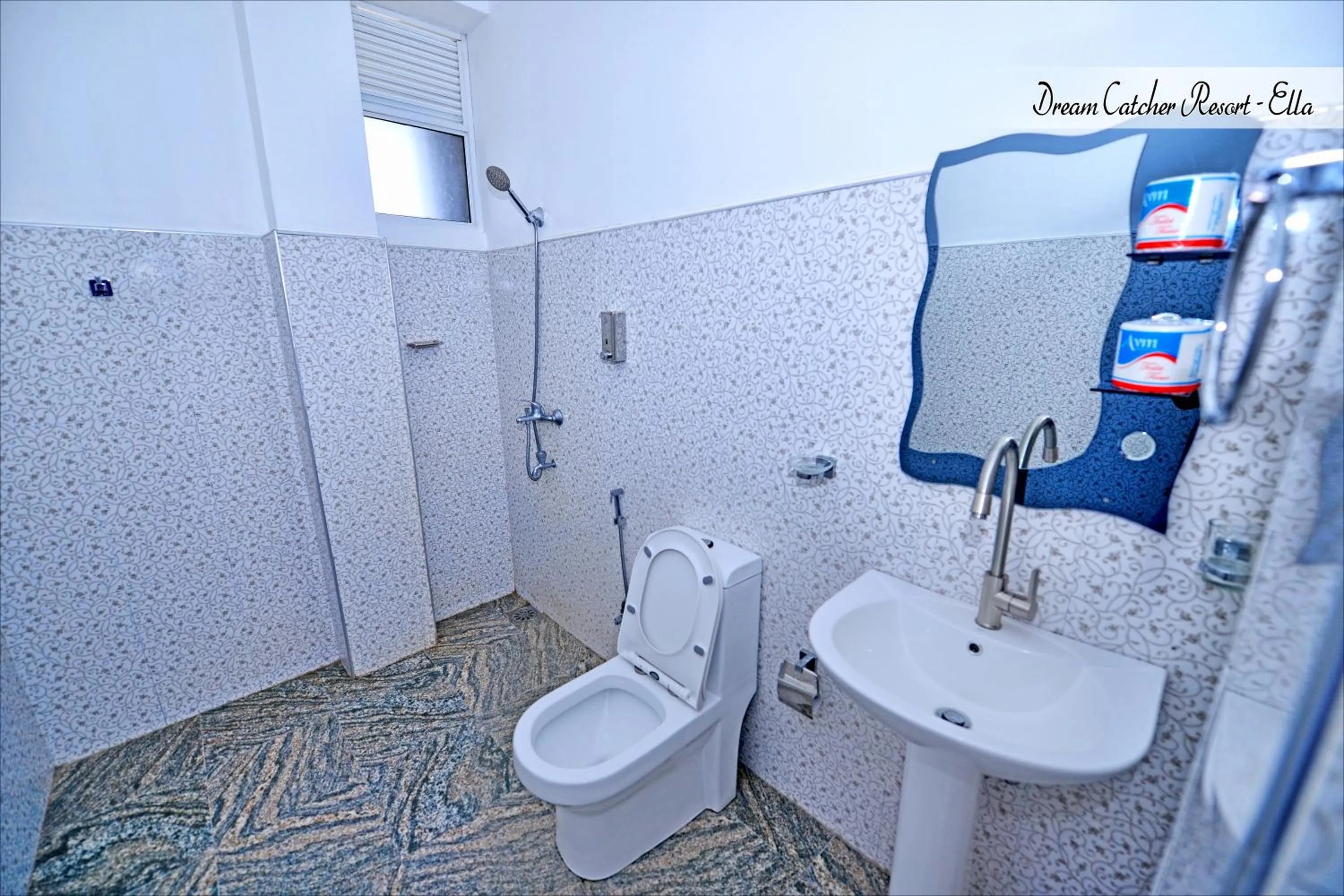 Shower in Ella Dream Catcher Resort