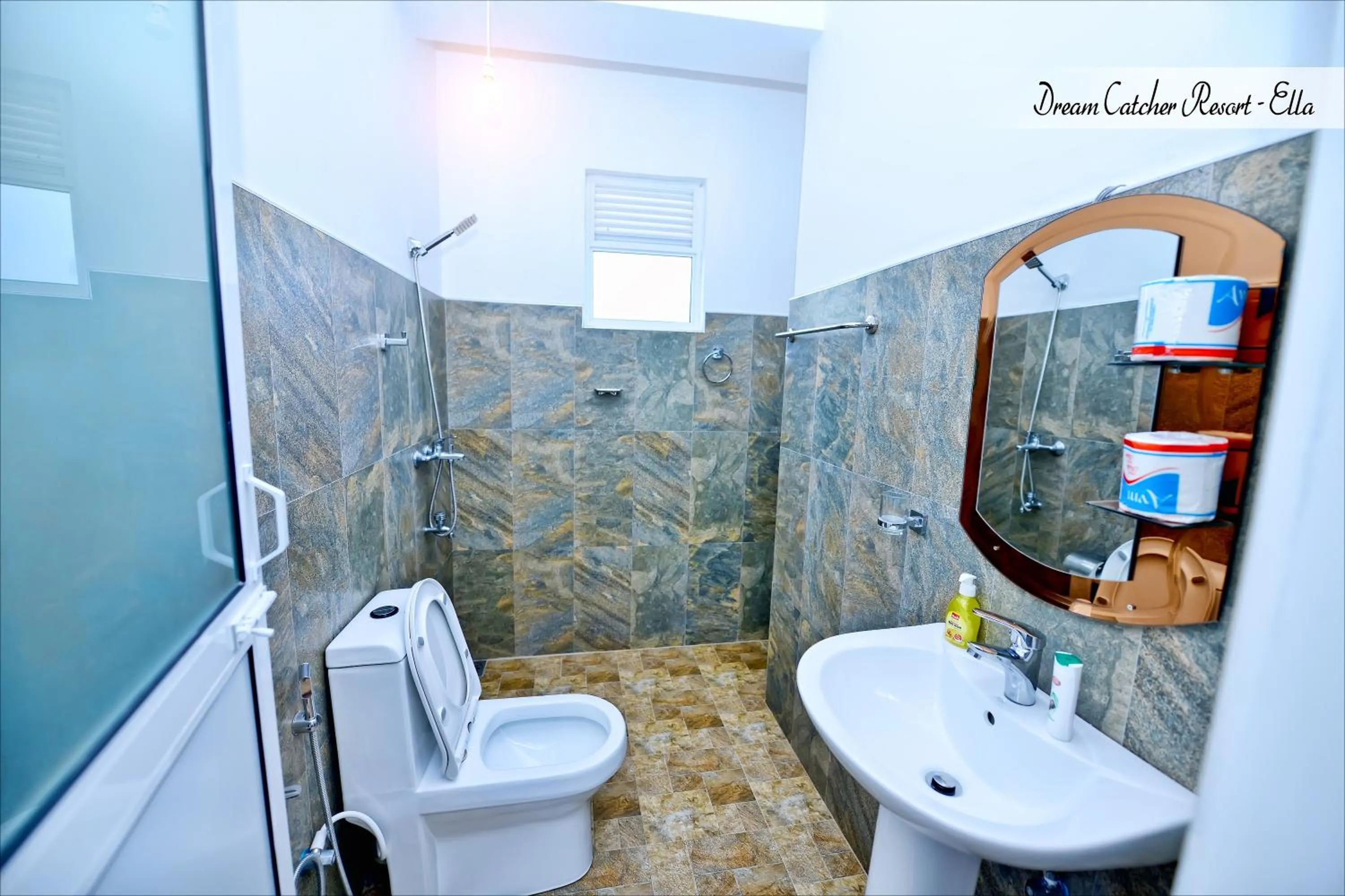 Shower in Ella Dream Catcher Resort