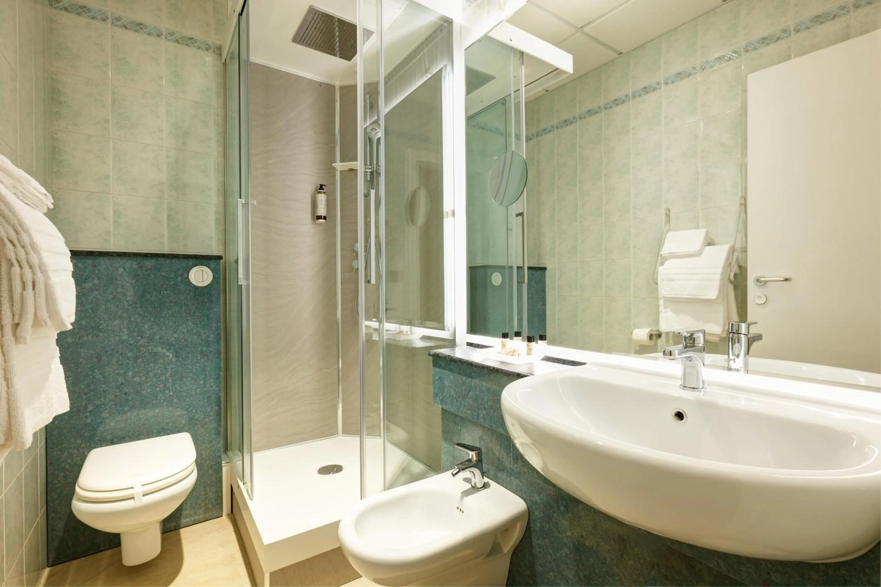 Shower in Hotel Croce Di Malta