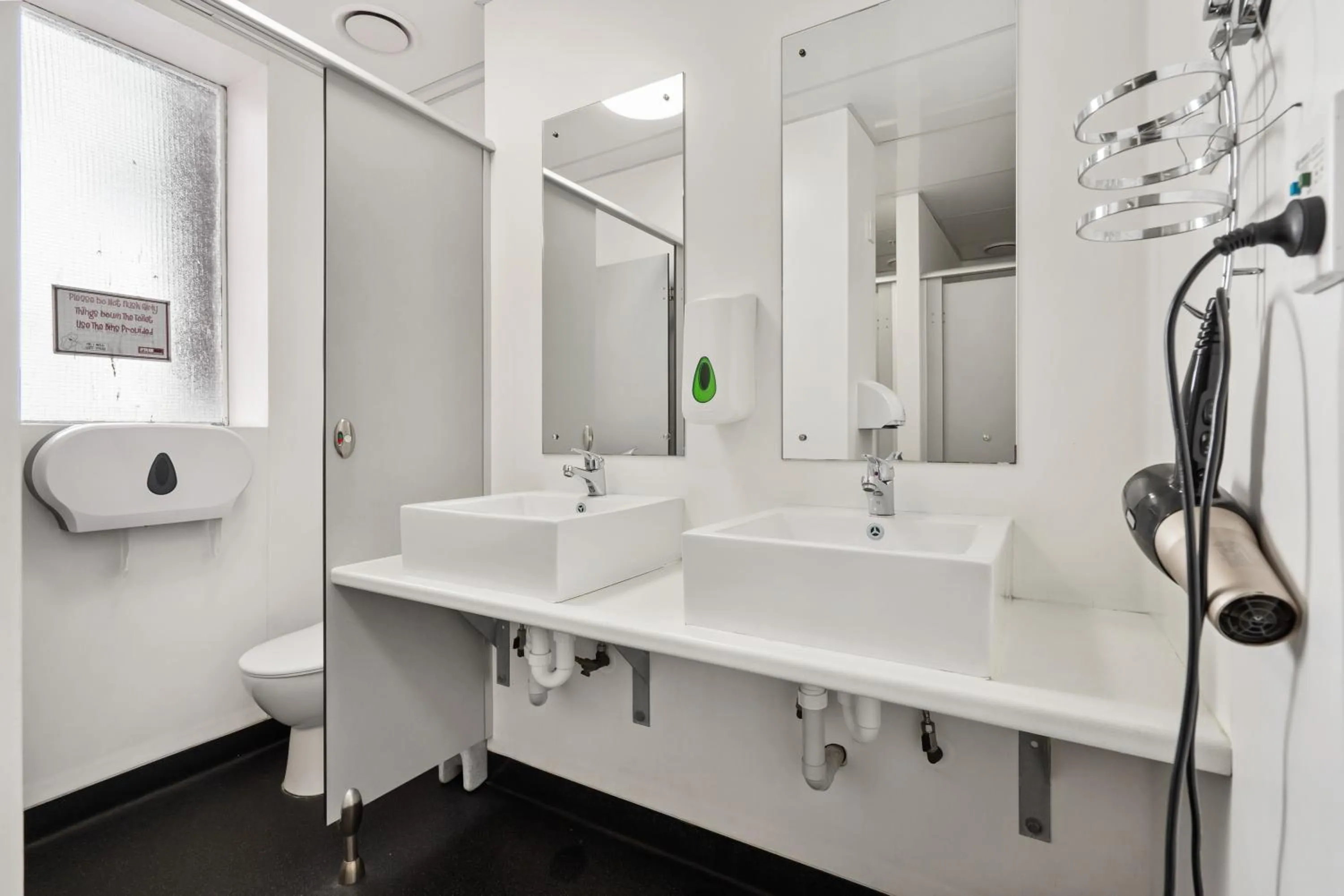 Bathroom in Frienz Backpacker