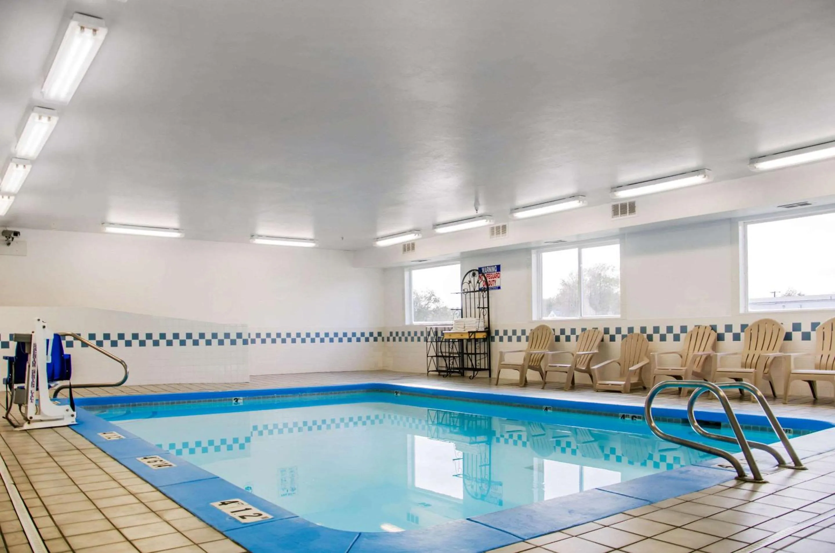 Swimming pool in Comfort Inn