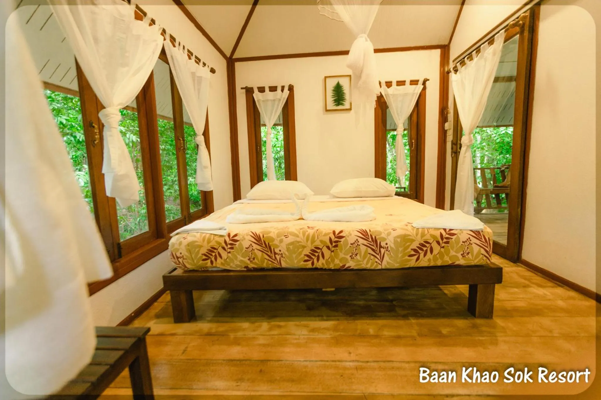 Photo of the whole room, Bed in Baan Khaosok Resort