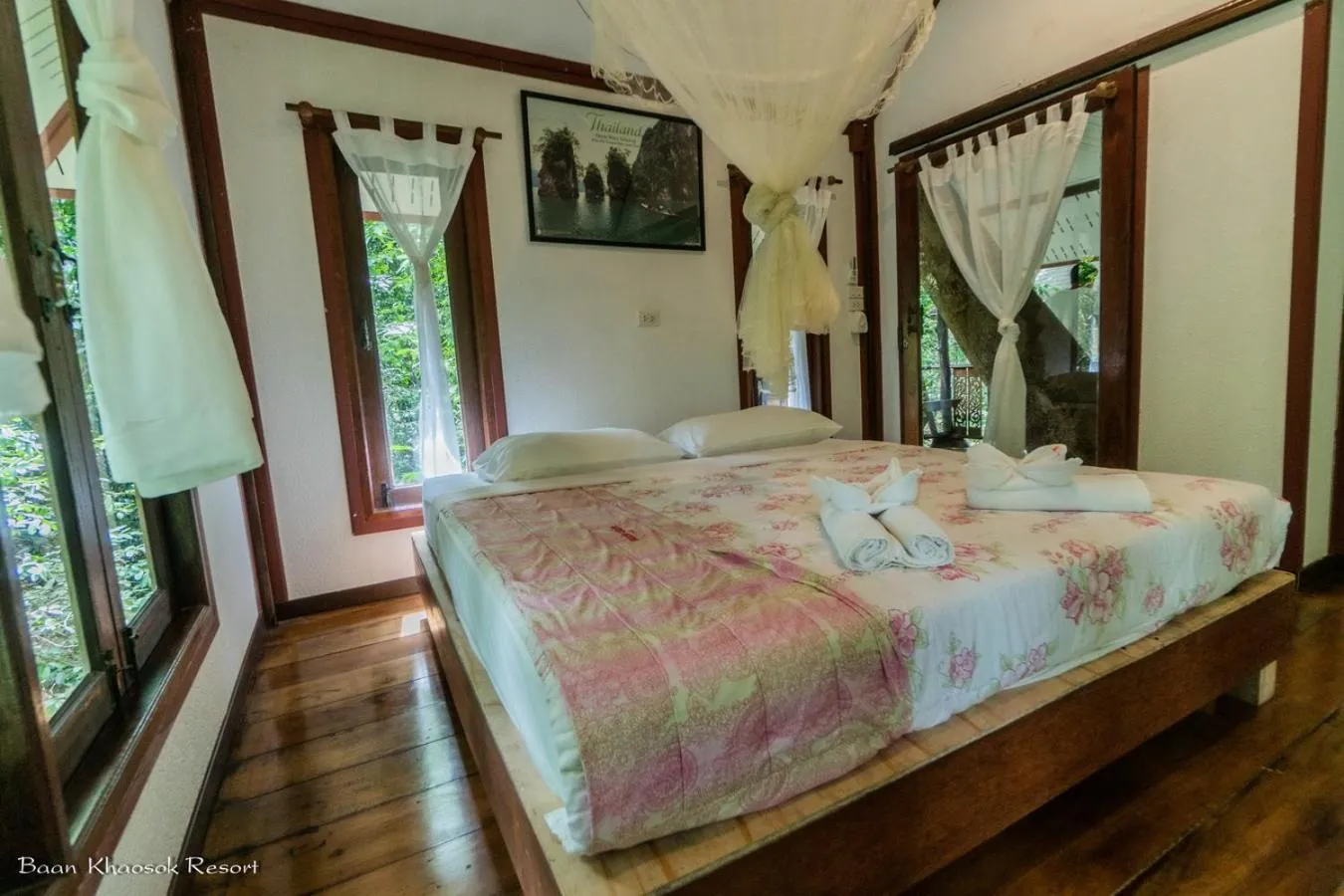 Bed in Baan Khaosok Resort