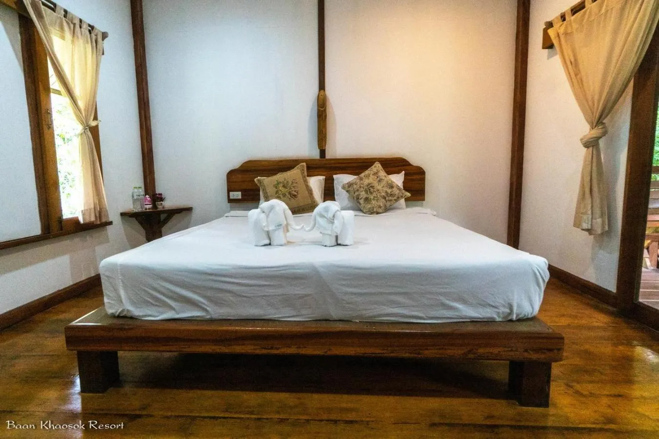 Bed in Baan Khaosok Resort
