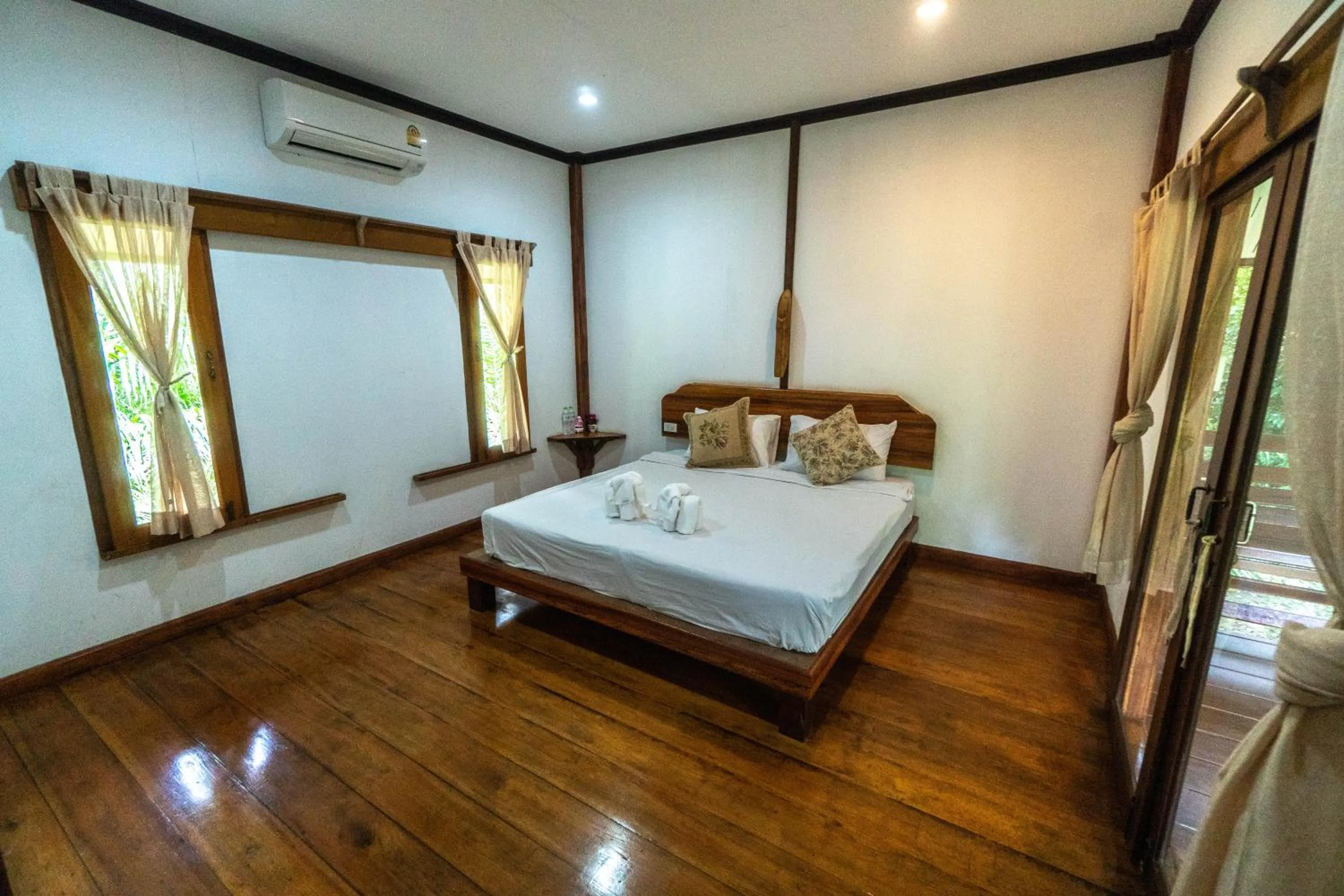 Bed in Baan Khaosok Resort