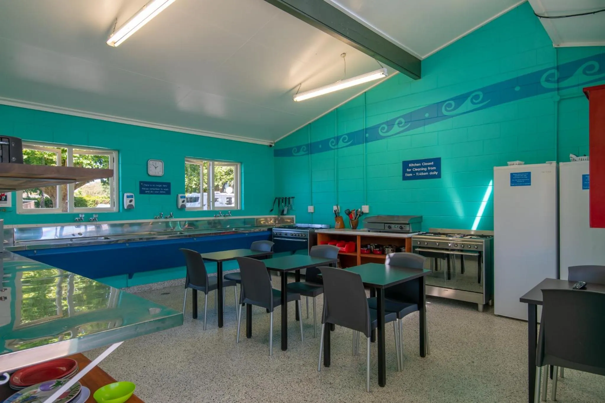 Communal kitchen in Cambridge Top 10 Holiday Park