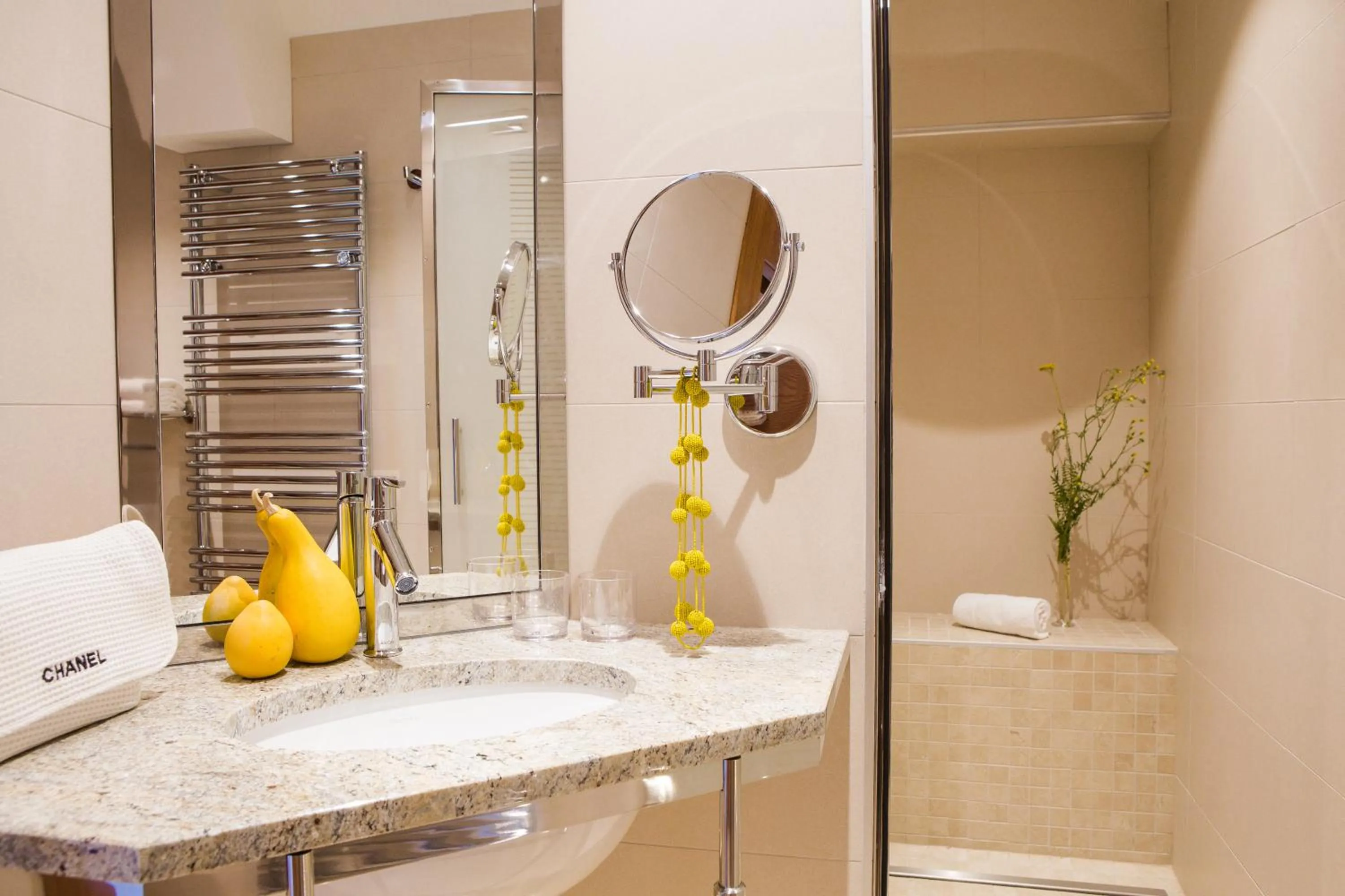 Shower in Hotel Le Clos De La Vouge