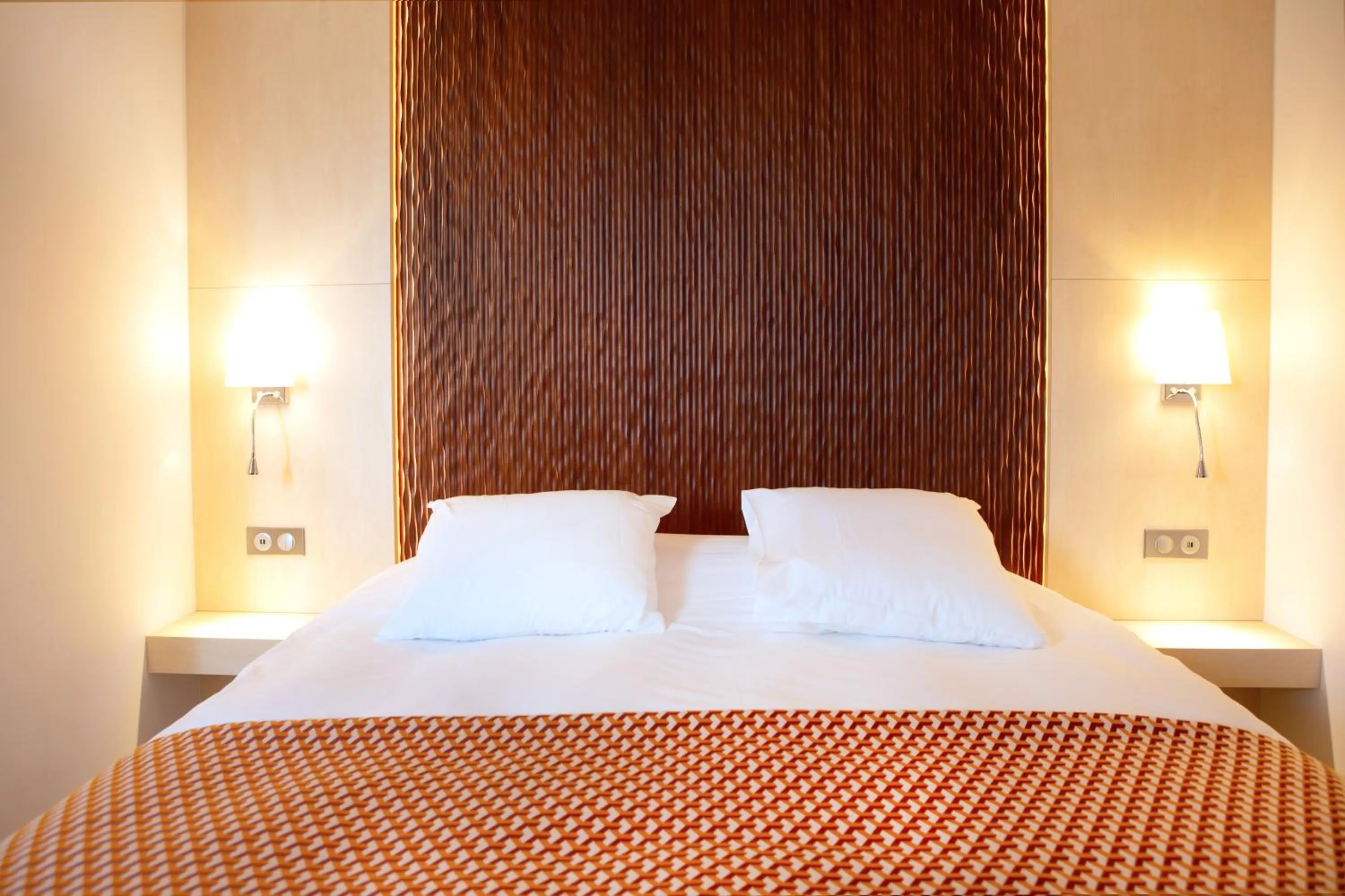 Bed in Hotel Le Clos De La Vouge