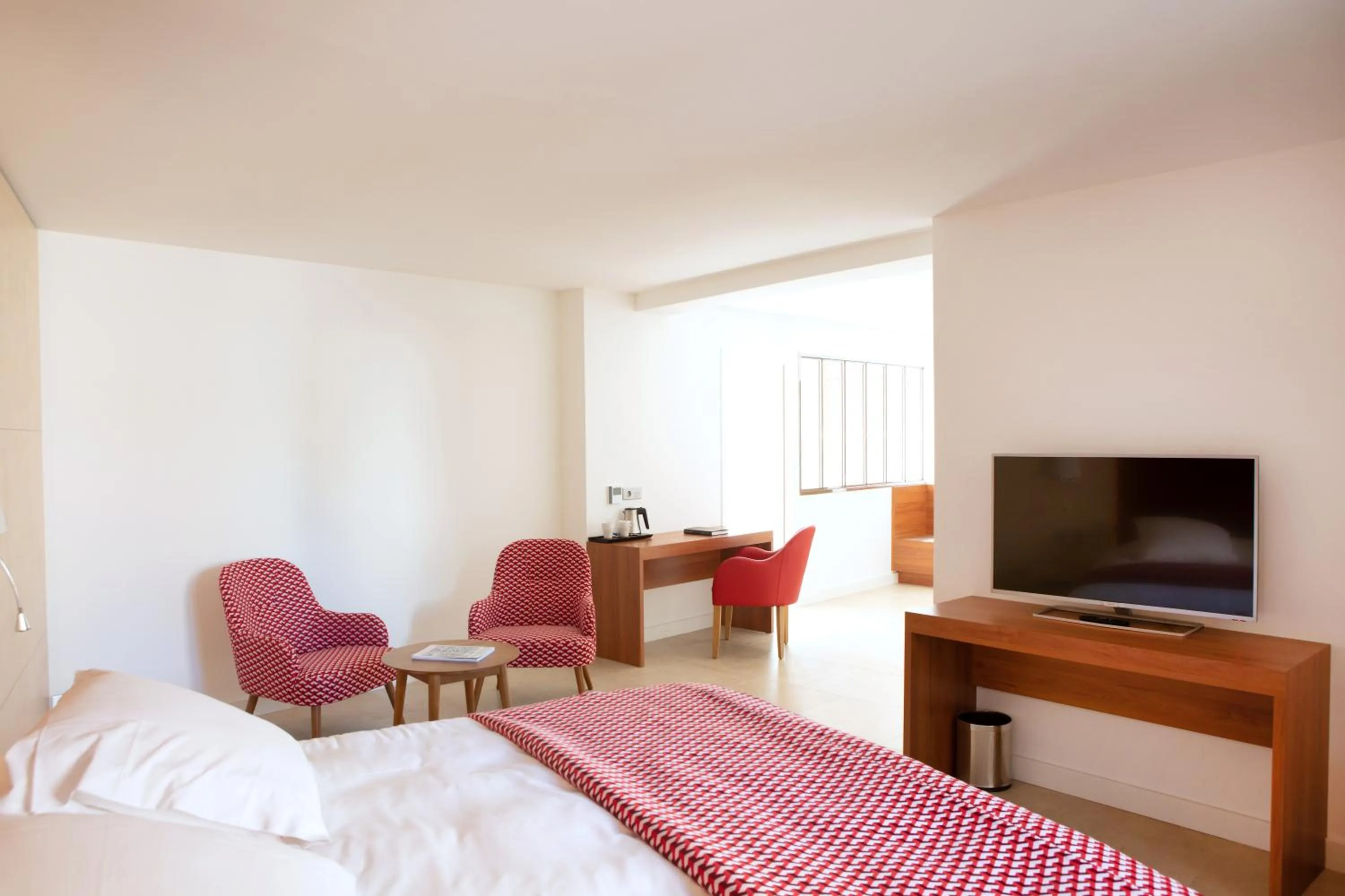 TV and multimedia, Bed in Hotel Le Clos De La Vouge