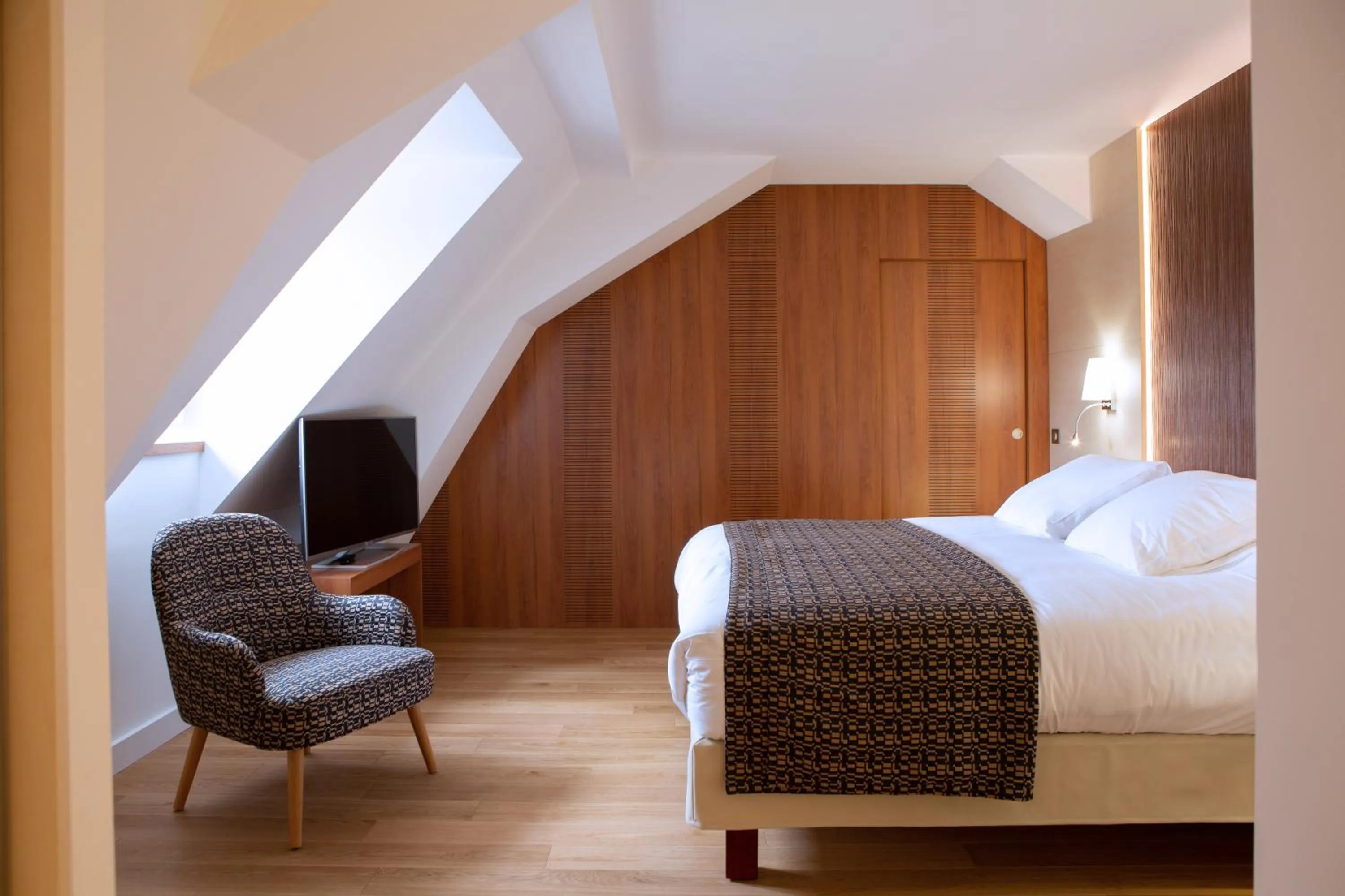 Bed in Hotel Le Clos De La Vouge