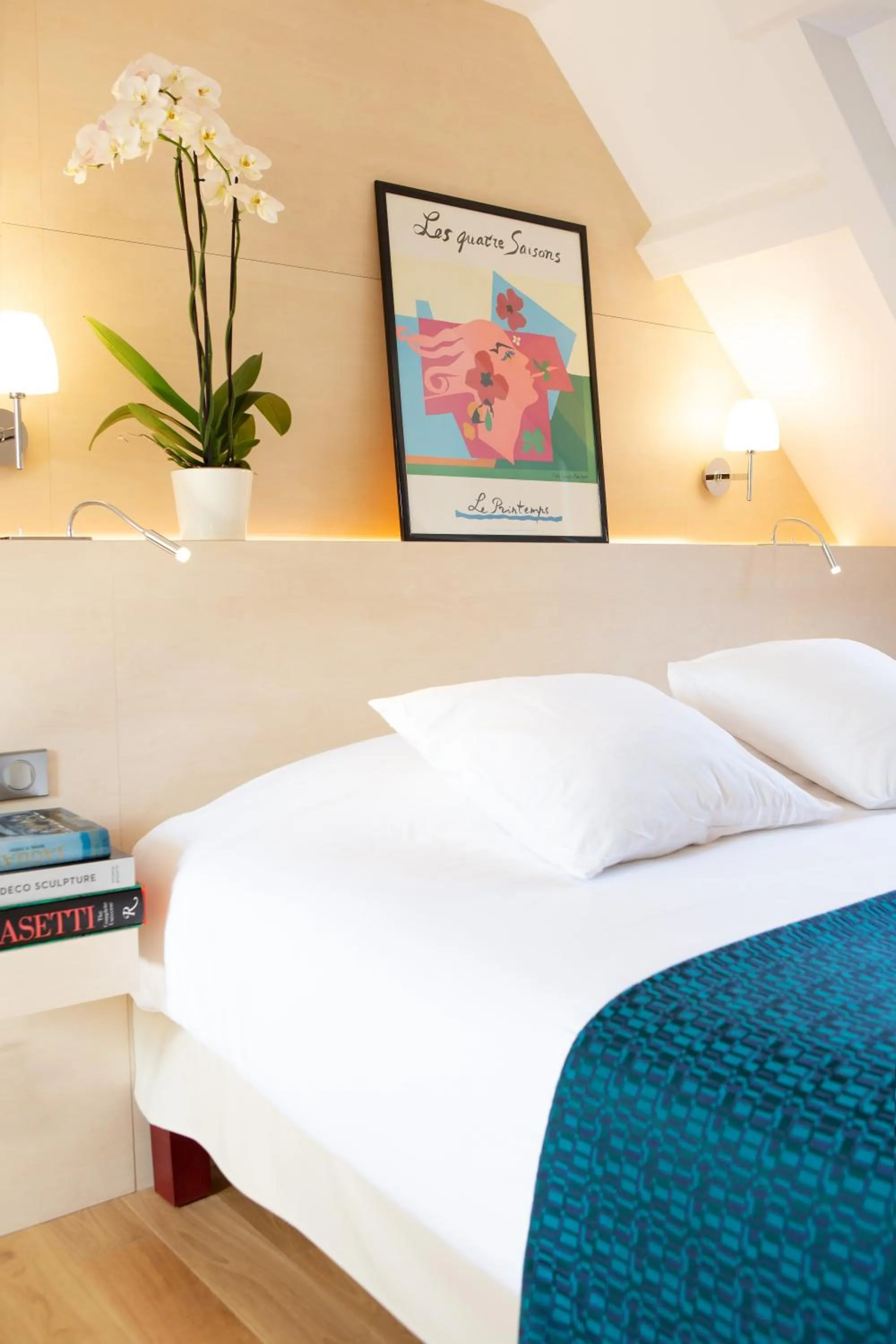 Bed in Hotel Le Clos De La Vouge