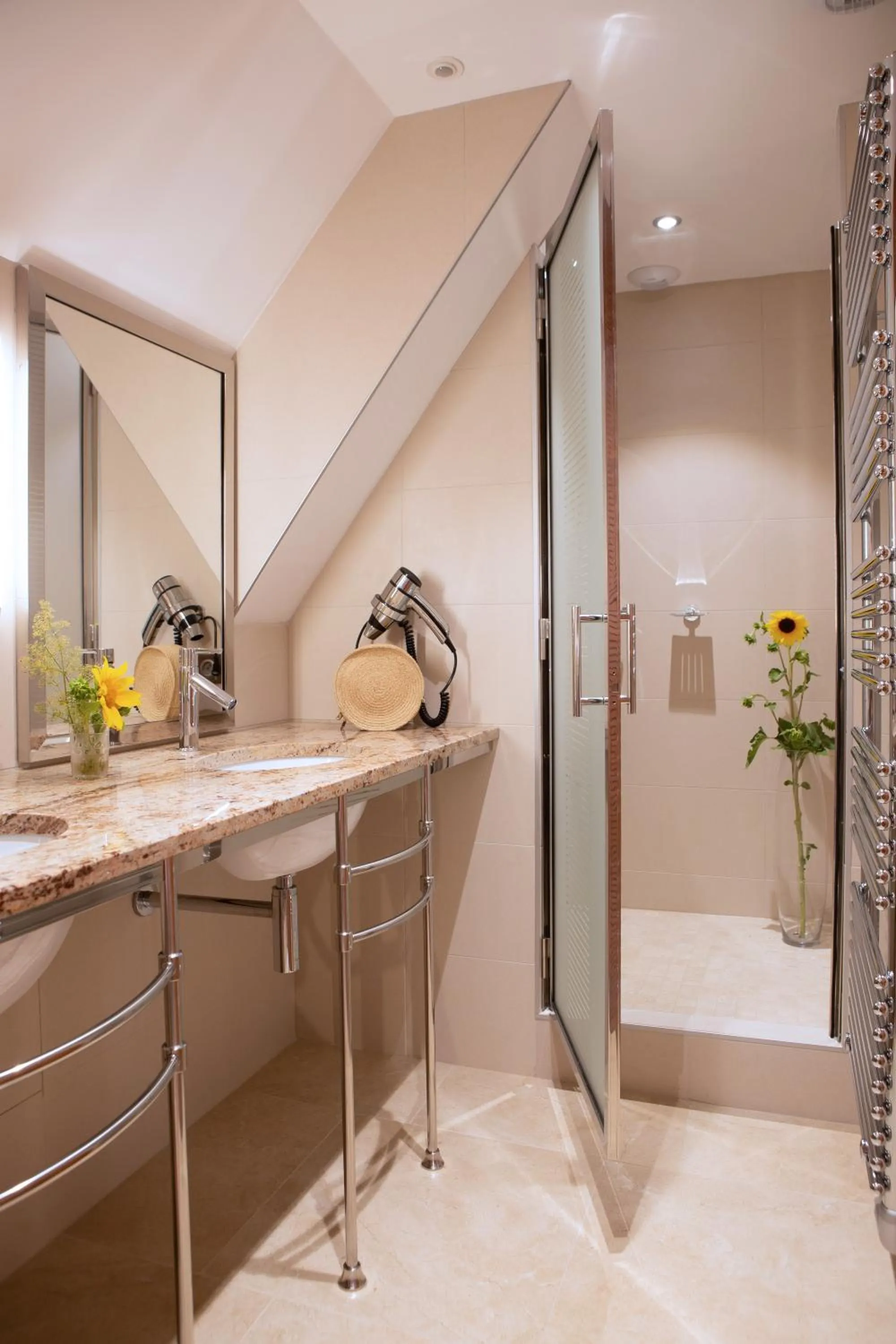 Shower in Hotel Le Clos De La Vouge