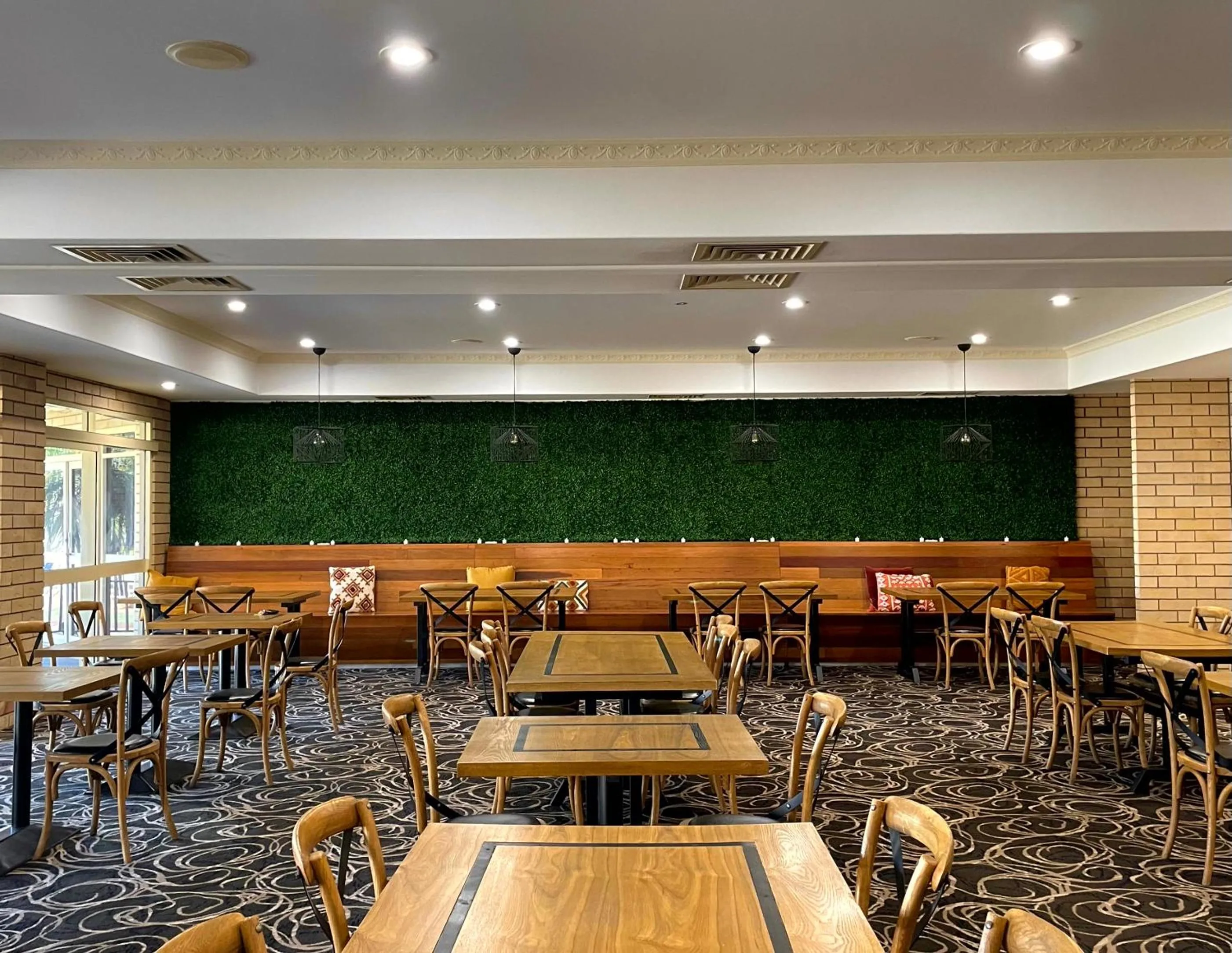 Restaurant/places to eat in Western Heritage Motor Inn