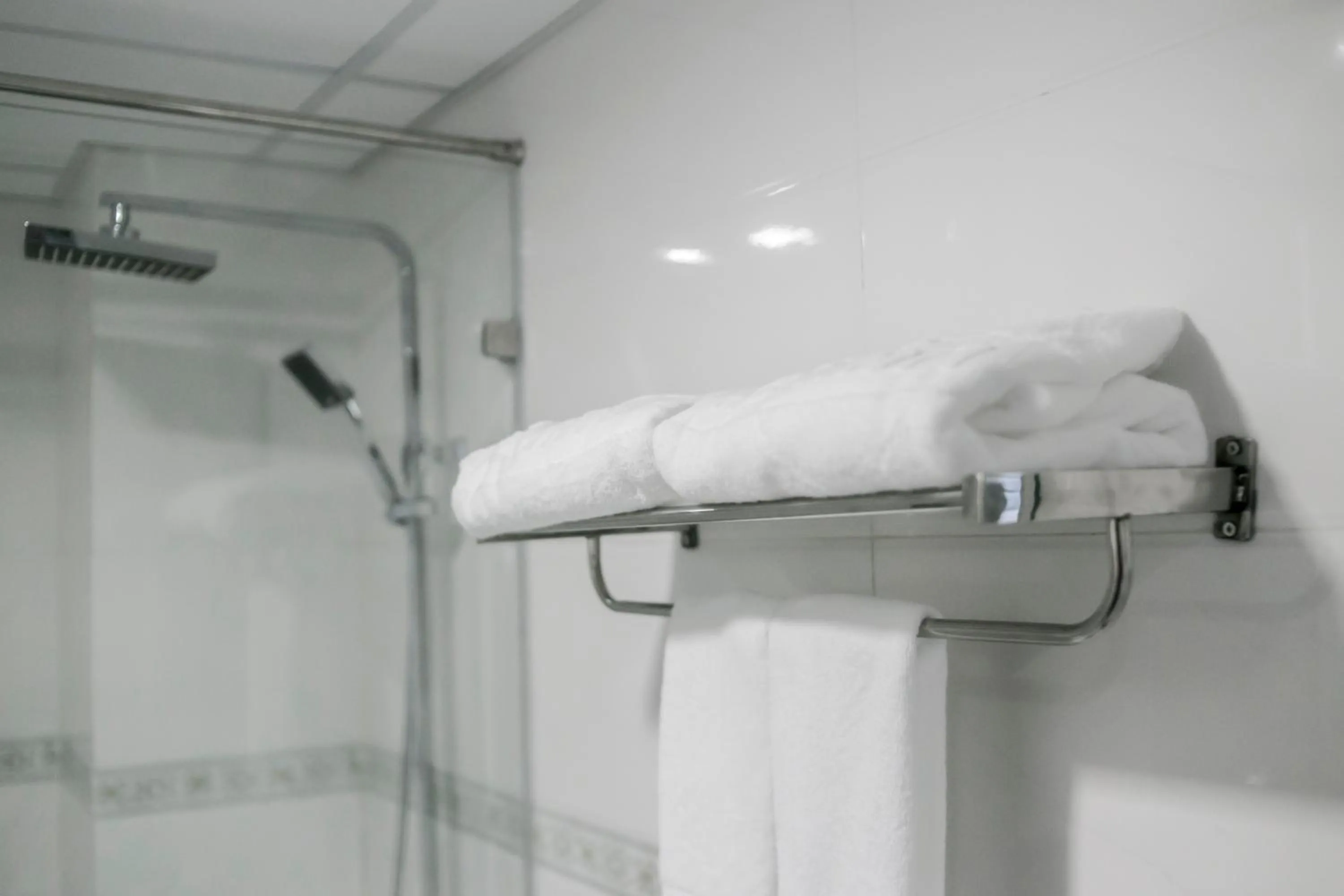 Shower in Anh Linh 2 Hotel