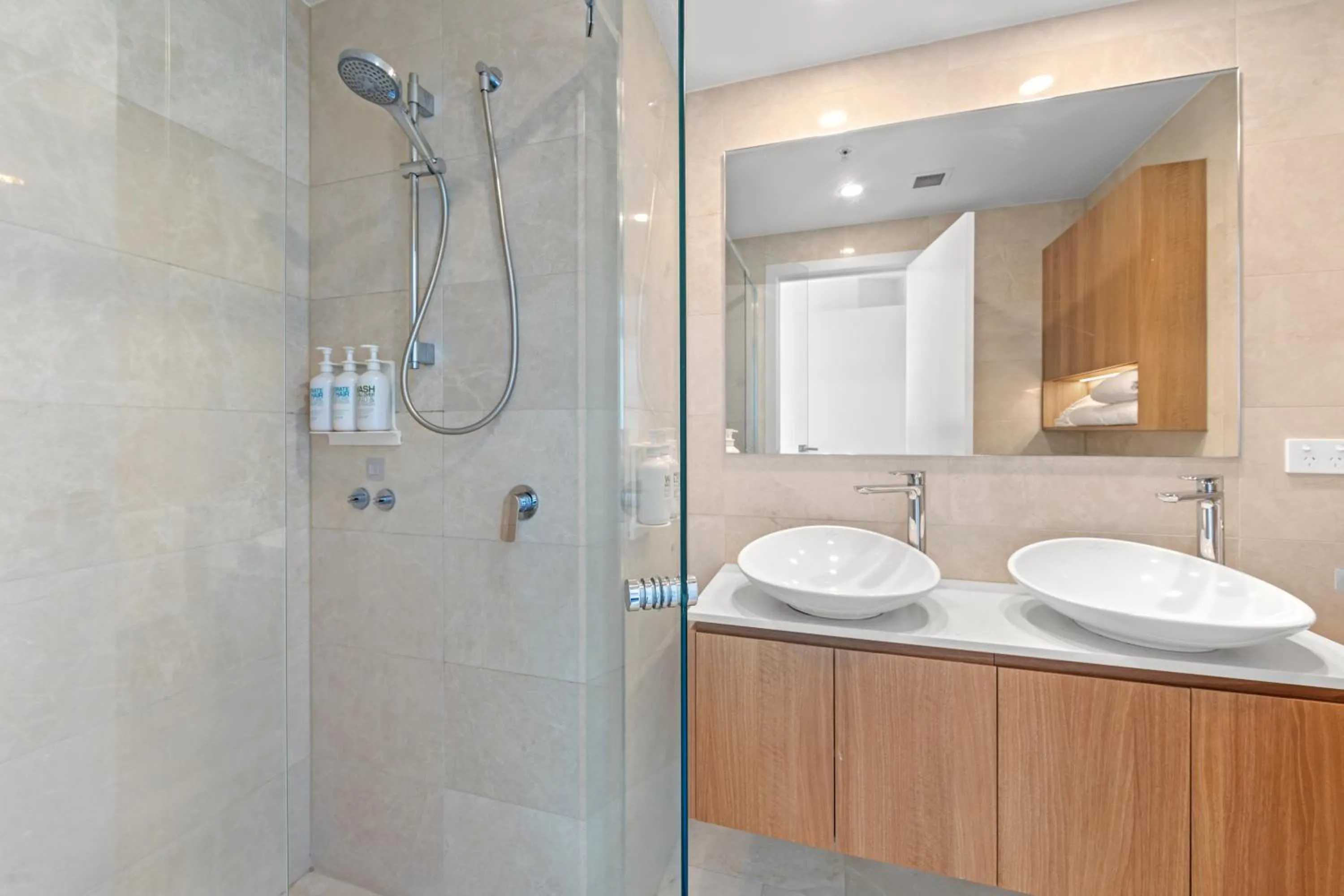 Shower in Brisbane Skytower by CLLIX