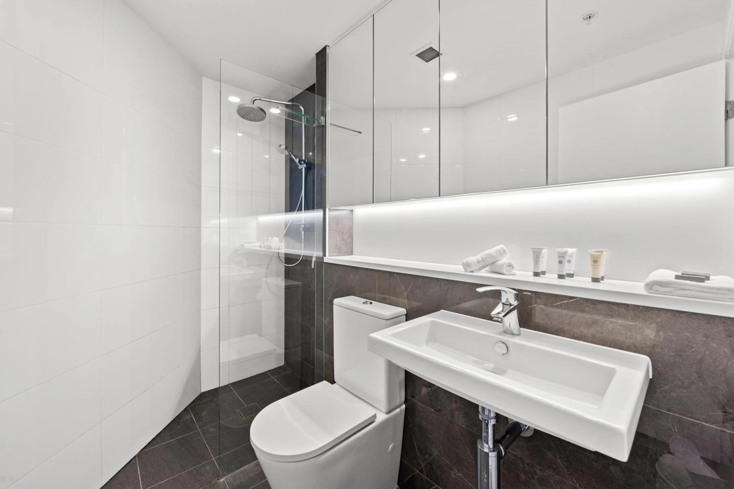 Shower in Brisbane Skytower by CLLIX