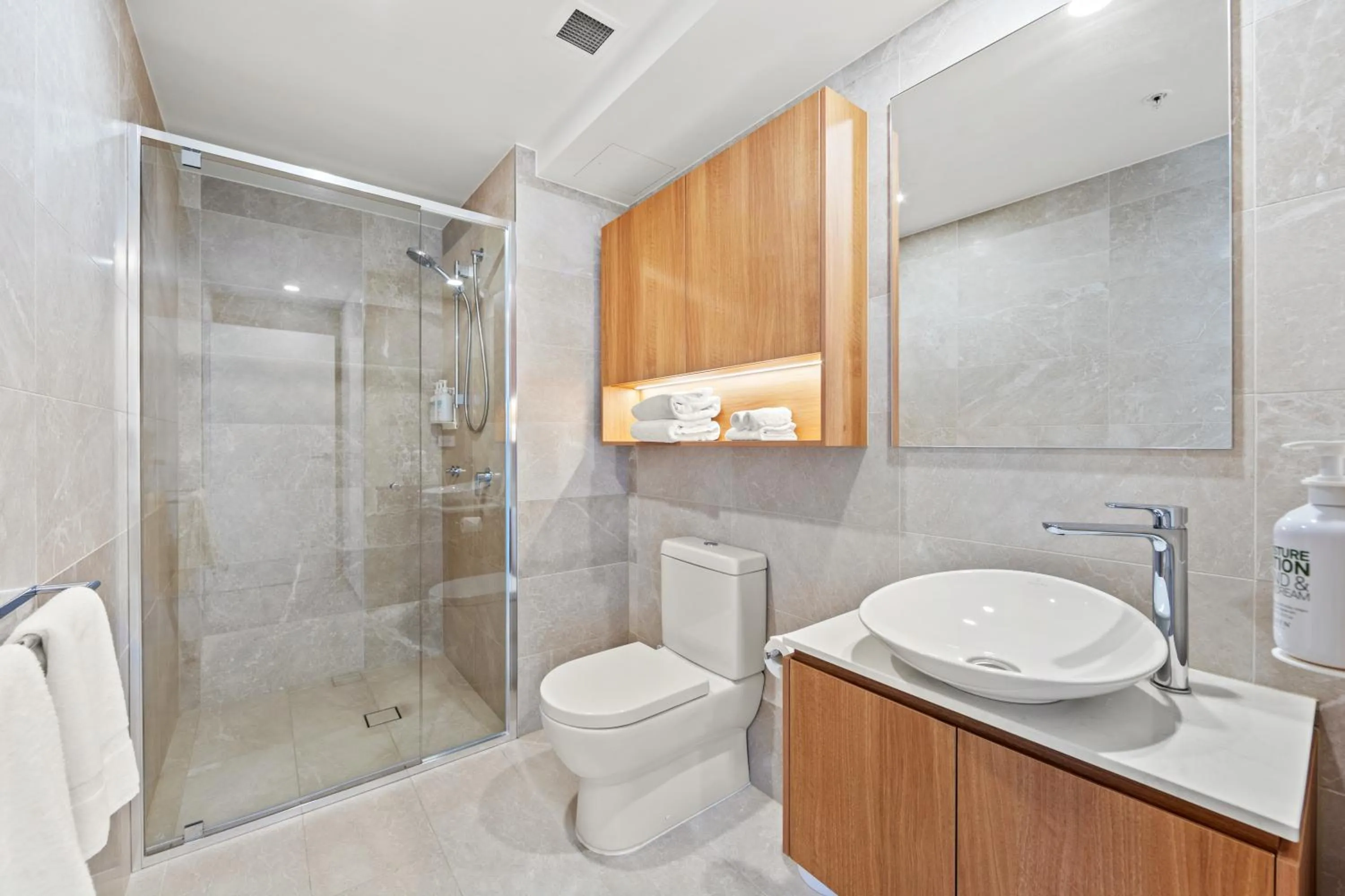 Shower in Brisbane Skytower by CLLIX